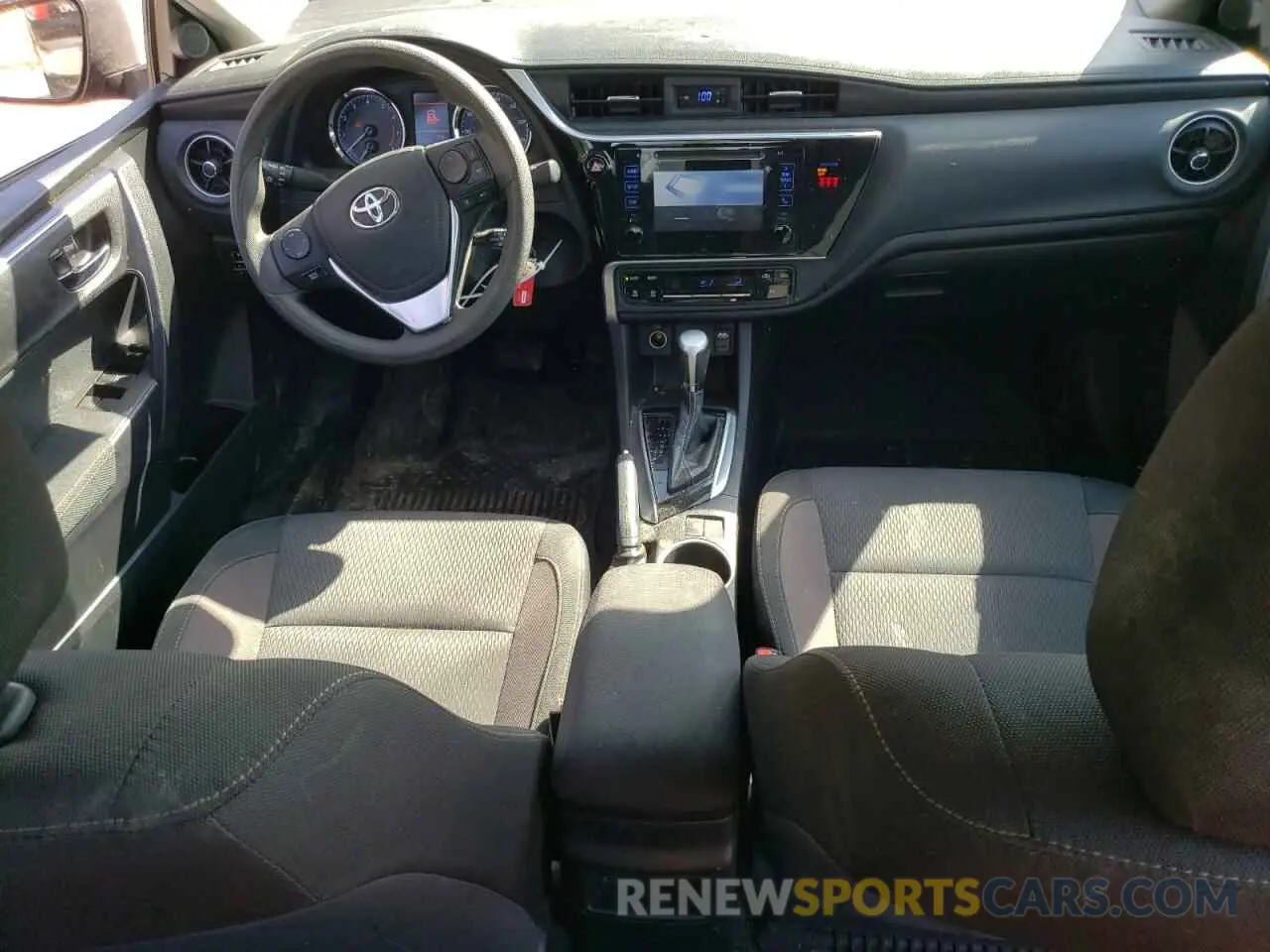 8 Фотография поврежденного автомобиля 2T1BURHE9KC157004 TOYOTA COROLLA 2019