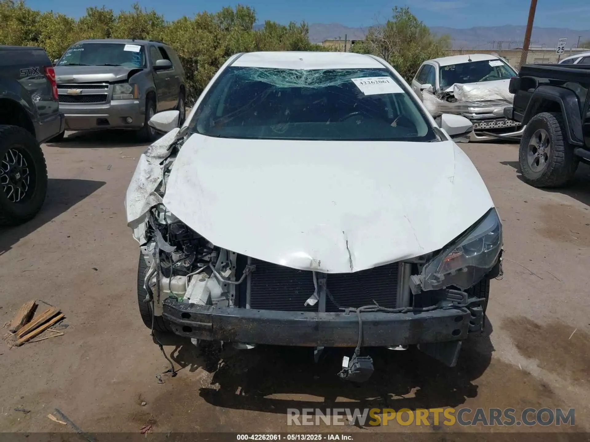 13 Photograph of a damaged car 2T1BURHE9KC197924 TOYOTA COROLLA 2019