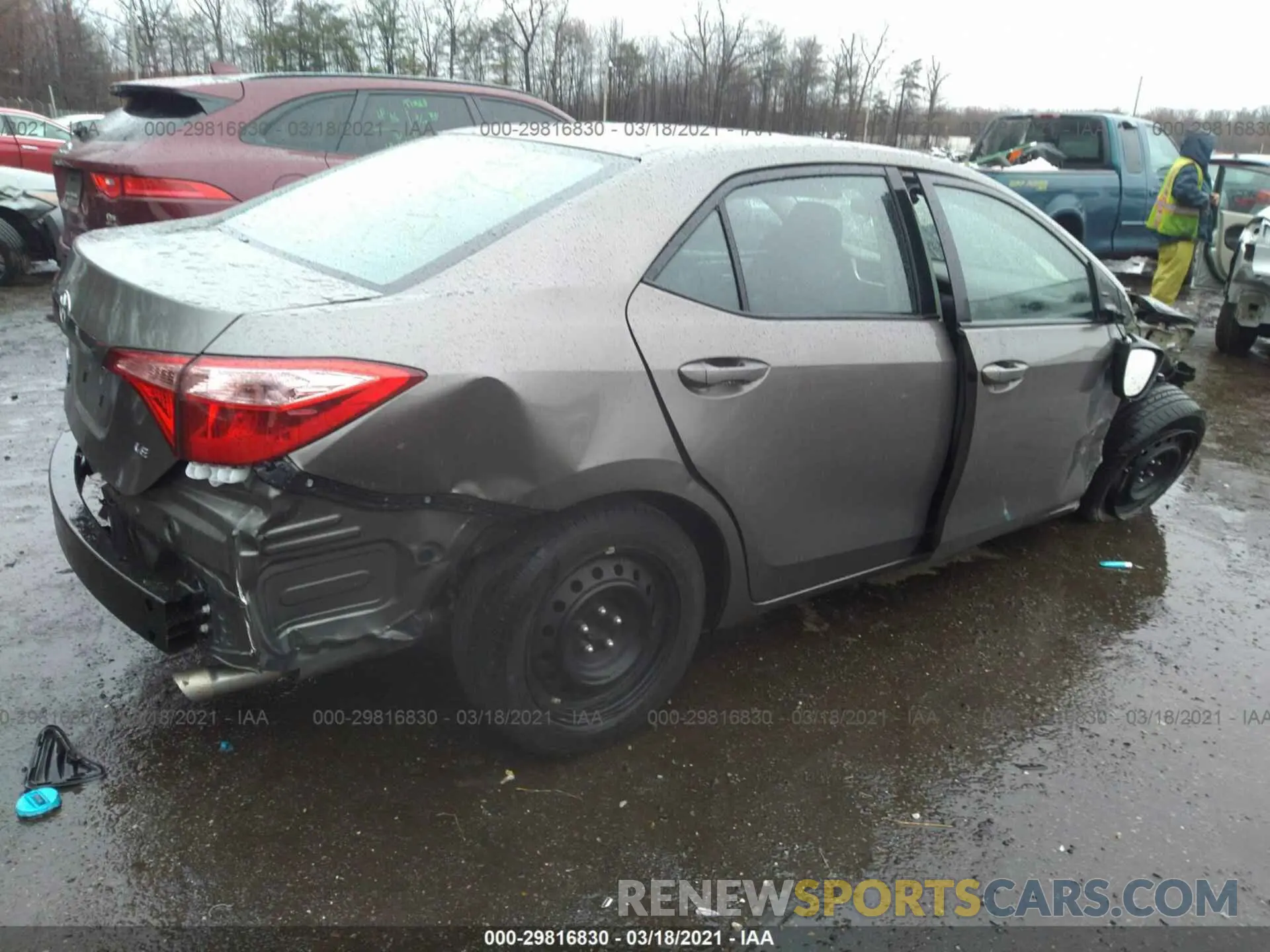 4 Photograph of a damaged car 2T1BURHE9KC199589 TOYOTA COROLLA 2019