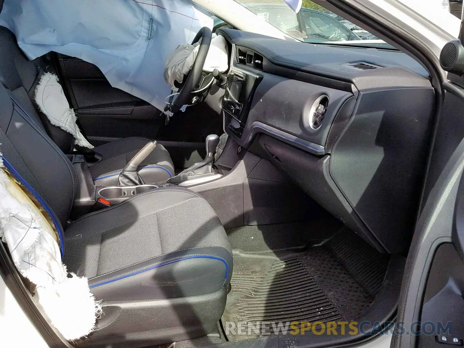 5 Photograph of a damaged car 2T1BURHE9KC200983 TOYOTA COROLLA 2019