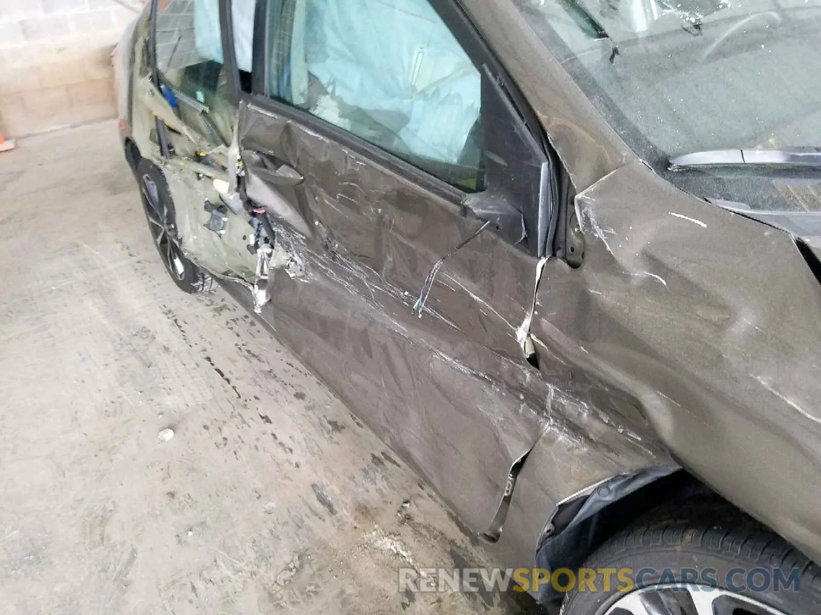 9 Photograph of a damaged car 2T1BURHE9KC209067 TOYOTA COROLLA 2019