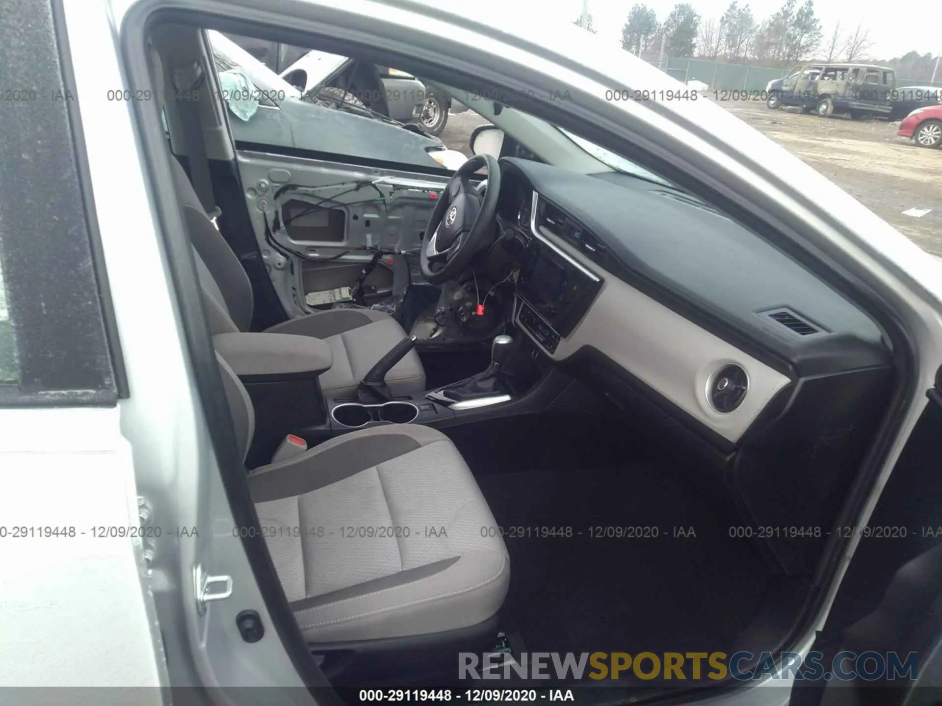 5 Photograph of a damaged car 2T1BURHE9KC220585 TOYOTA COROLLA 2019