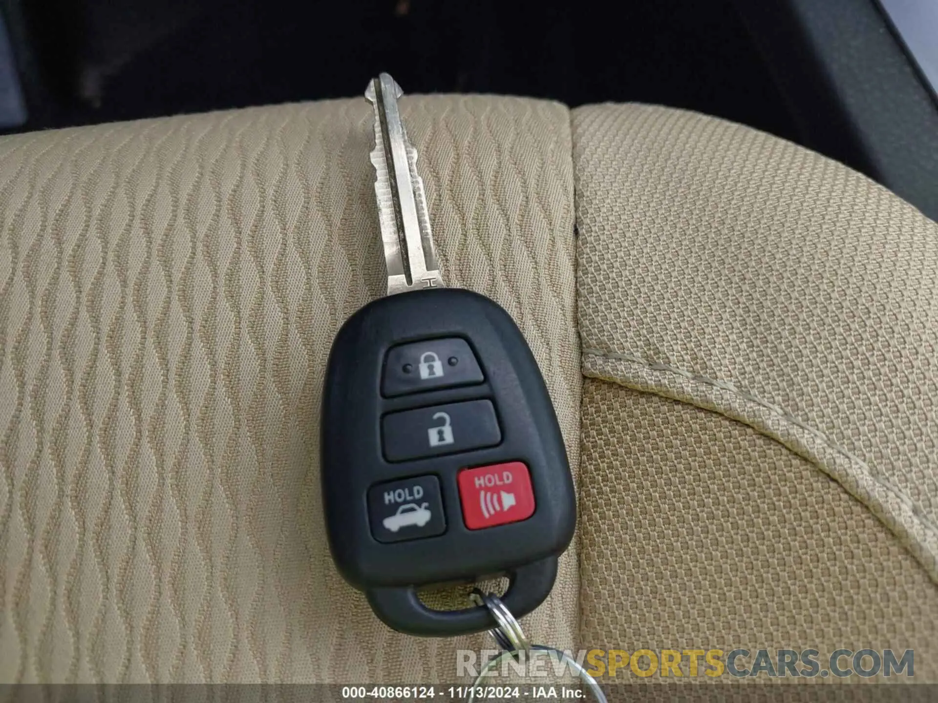 11 Photograph of a damaged car 2T1BURHE9KC221297 TOYOTA COROLLA 2019