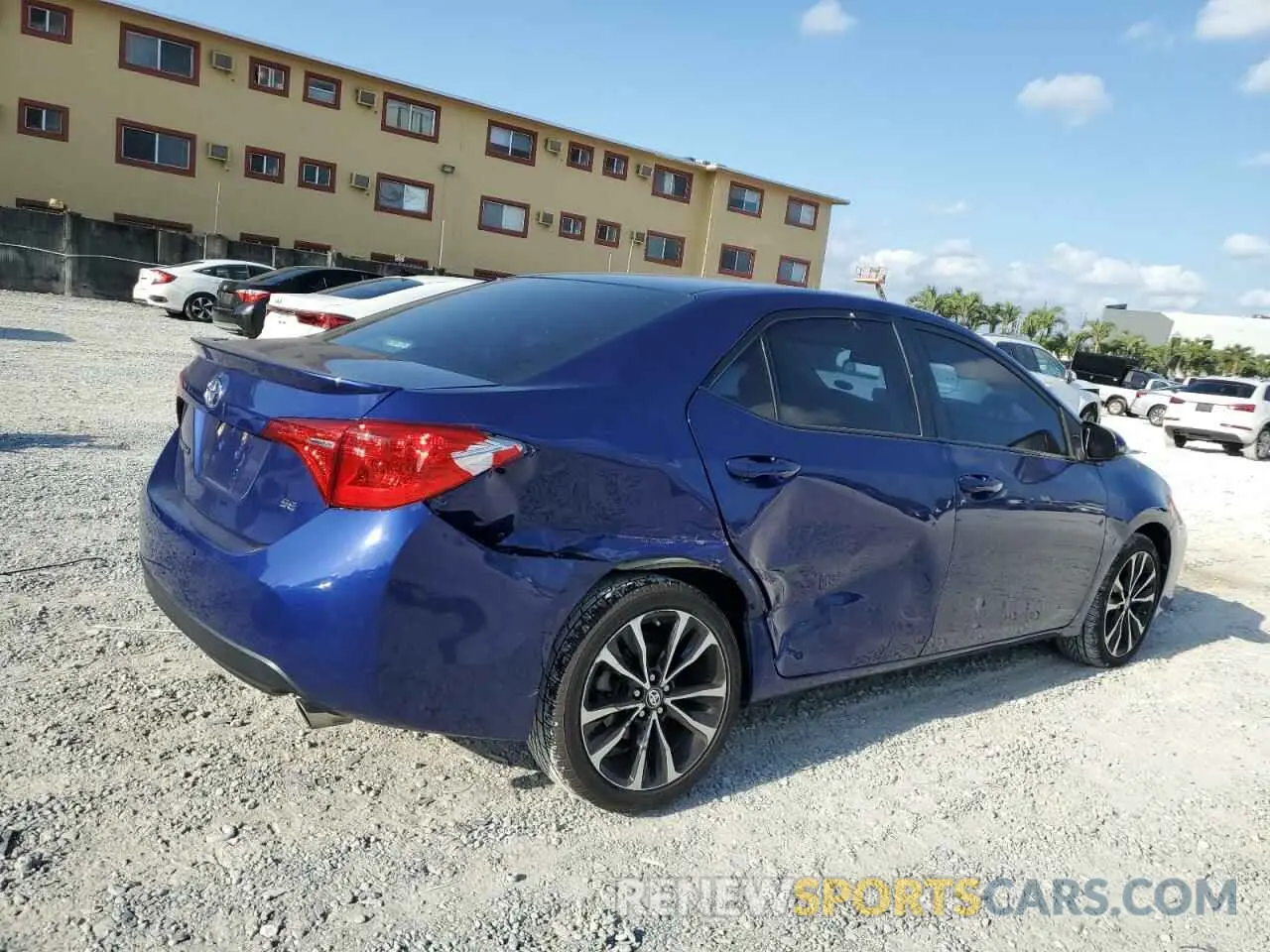 3 Фотография поврежденного автомобиля 2T1BURHE9KC223390 TOYOTA COROLLA 2019