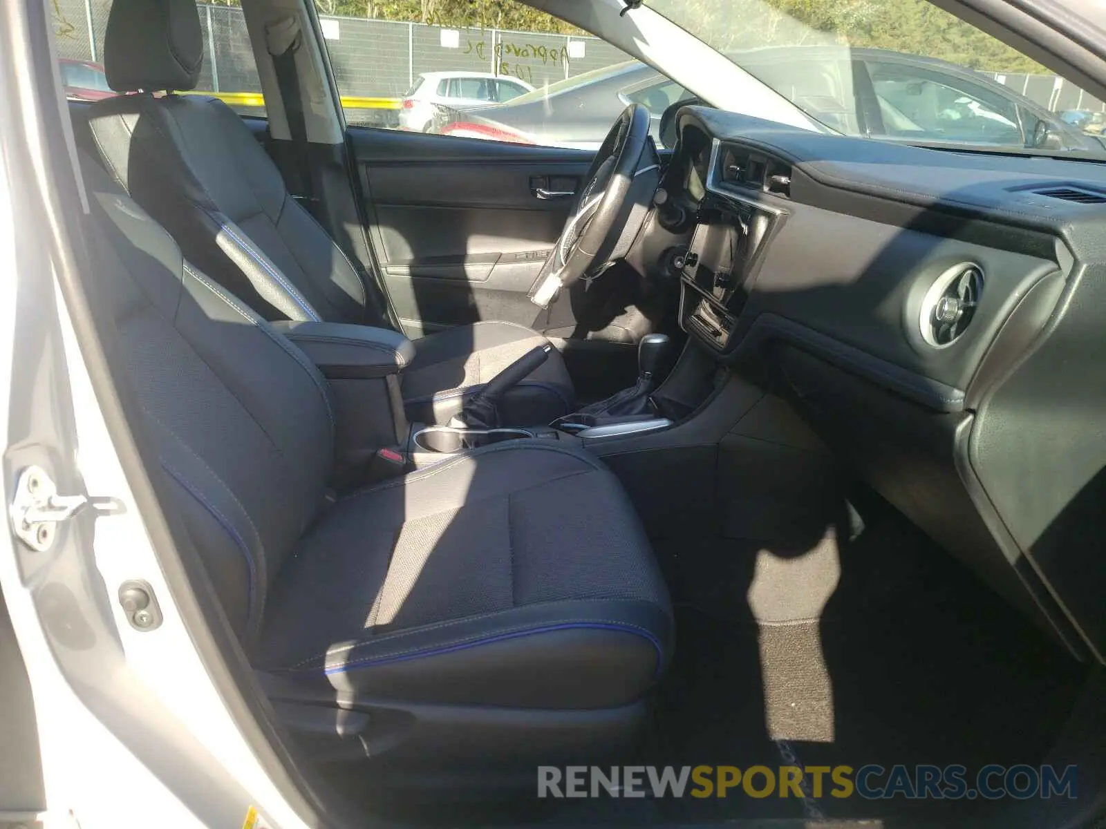 5 Photograph of a damaged car 2T1BURHE9KC226905 TOYOTA COROLLA 2019