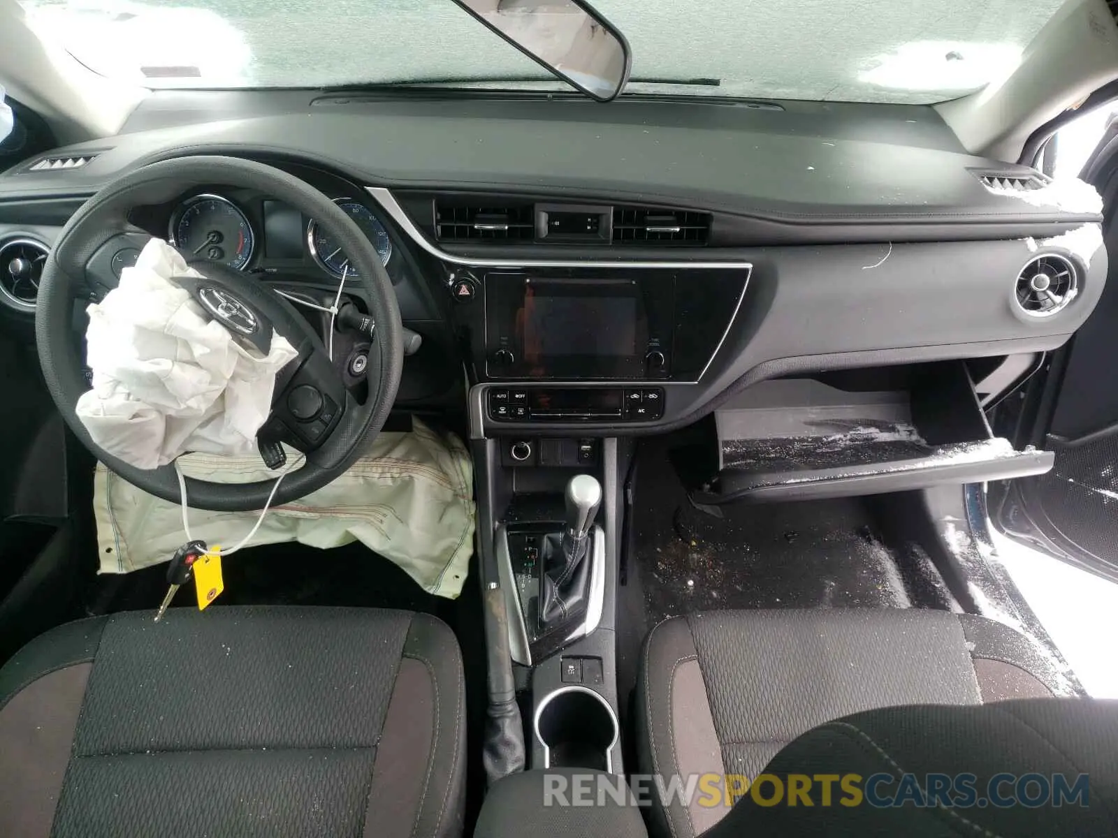 9 Photograph of a damaged car 2T1BURHE9KC239203 TOYOTA COROLLA 2019