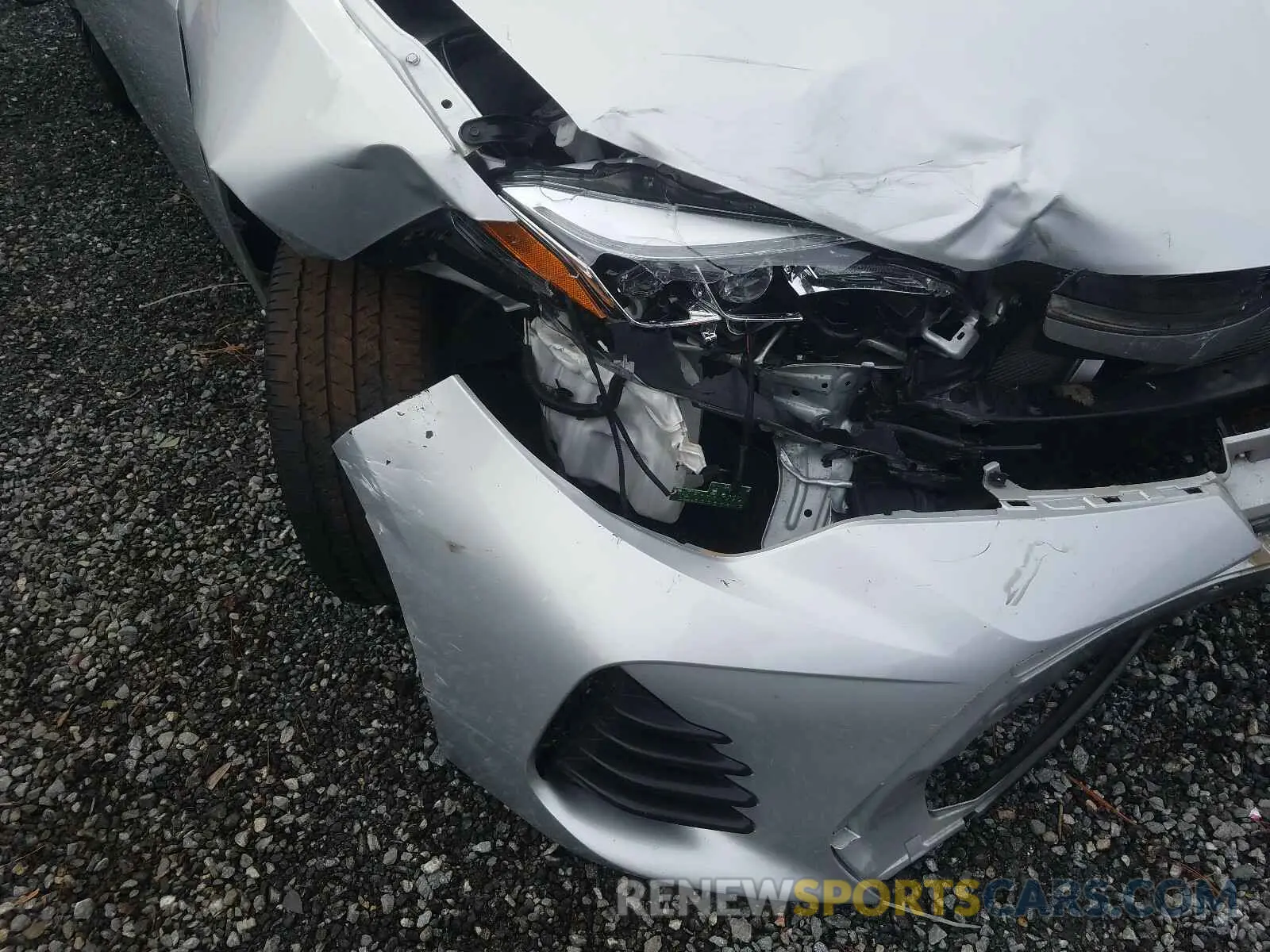 9 Photograph of a damaged car 2T1BURHE9KC242165 TOYOTA COROLLA 2019