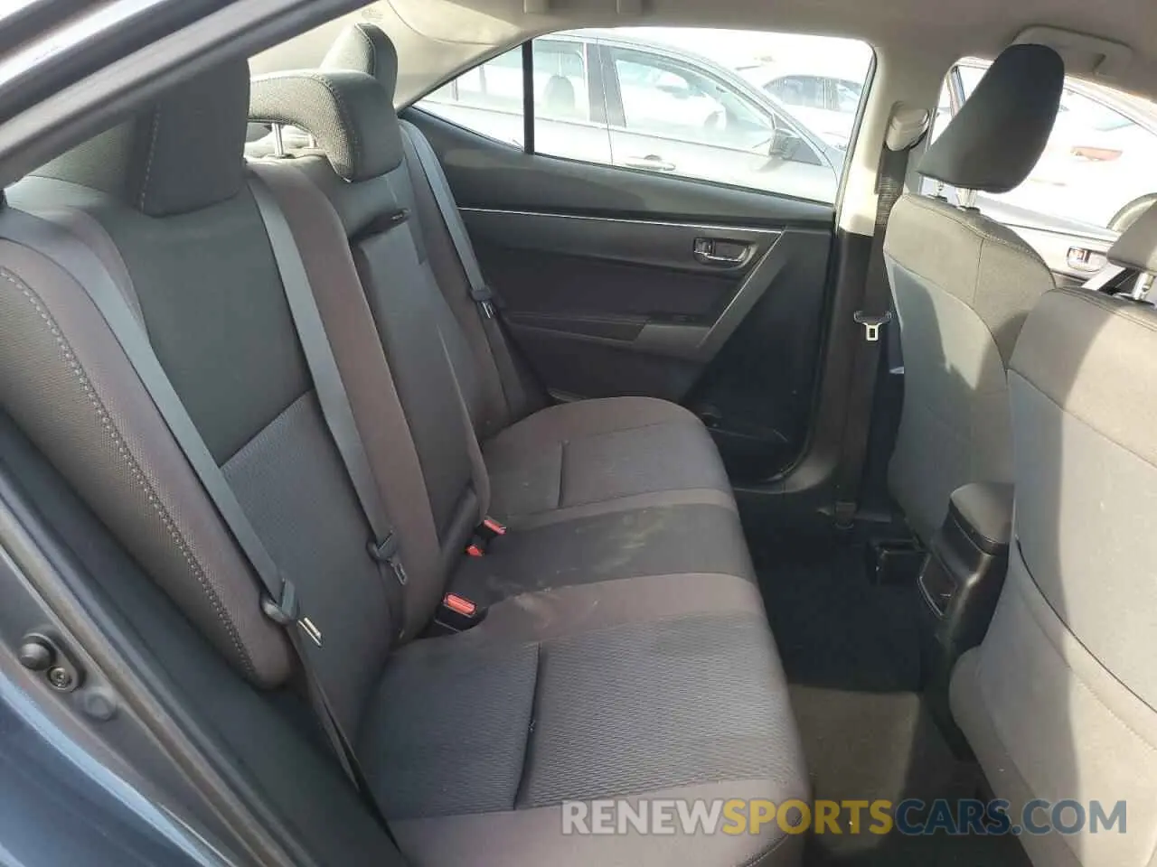 10 Photograph of a damaged car 2T1BURHE9KC244093 TOYOTA COROLLA 2019