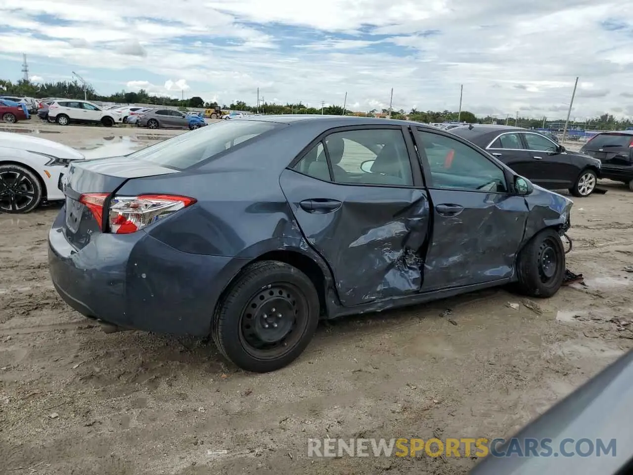 3 Photograph of a damaged car 2T1BURHE9KC245955 TOYOTA COROLLA 2019