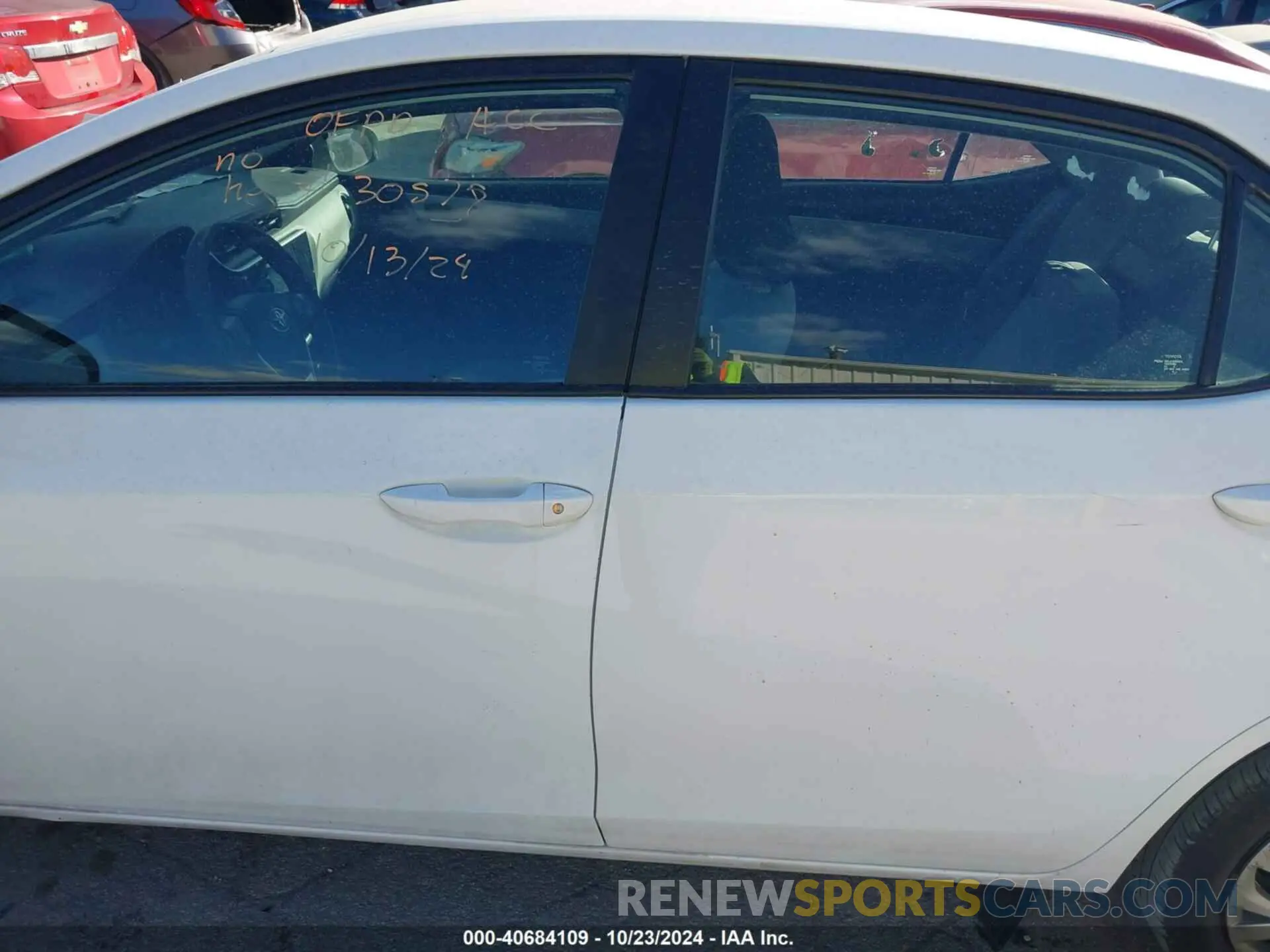 13 Photograph of a damaged car 2T1BURHEXKC146660 TOYOTA COROLLA 2019