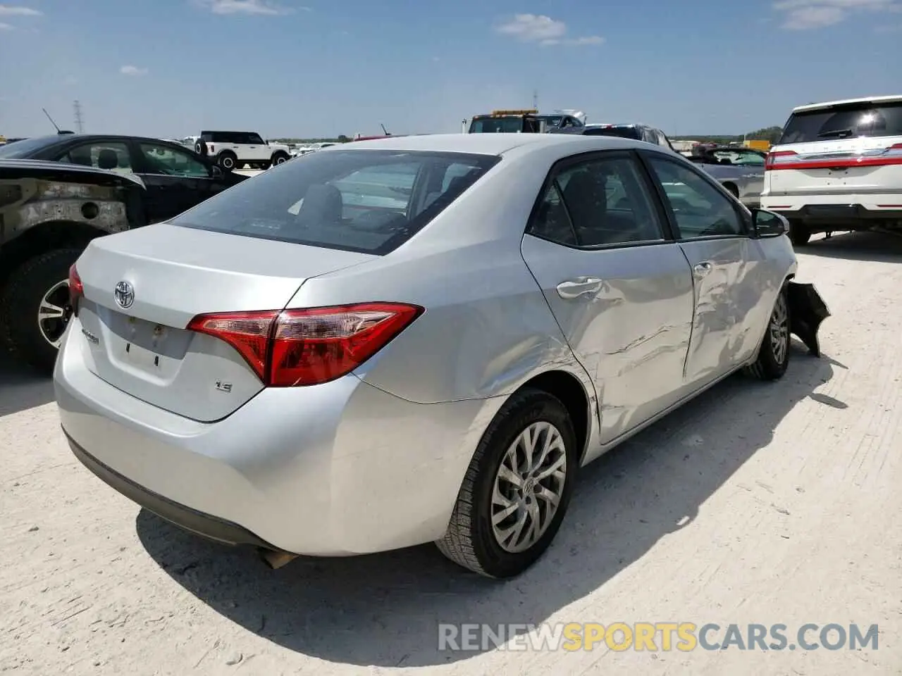 4 Photograph of a damaged car 2T1BURHEXKC238464 TOYOTA COROLLA 2019