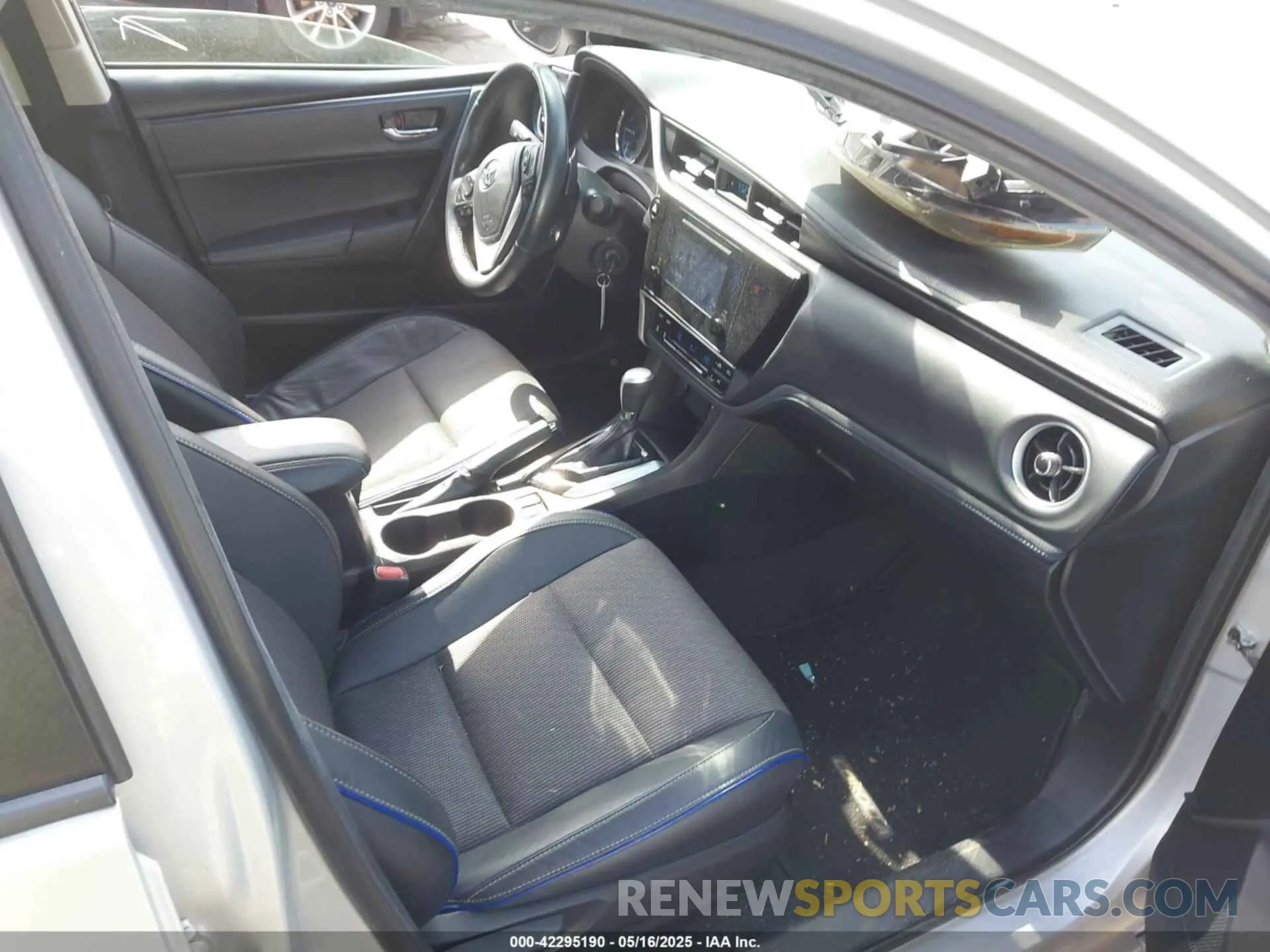 5 Photograph of a damaged car 2T1BURHEXKC243163 TOYOTA COROLLA 2019