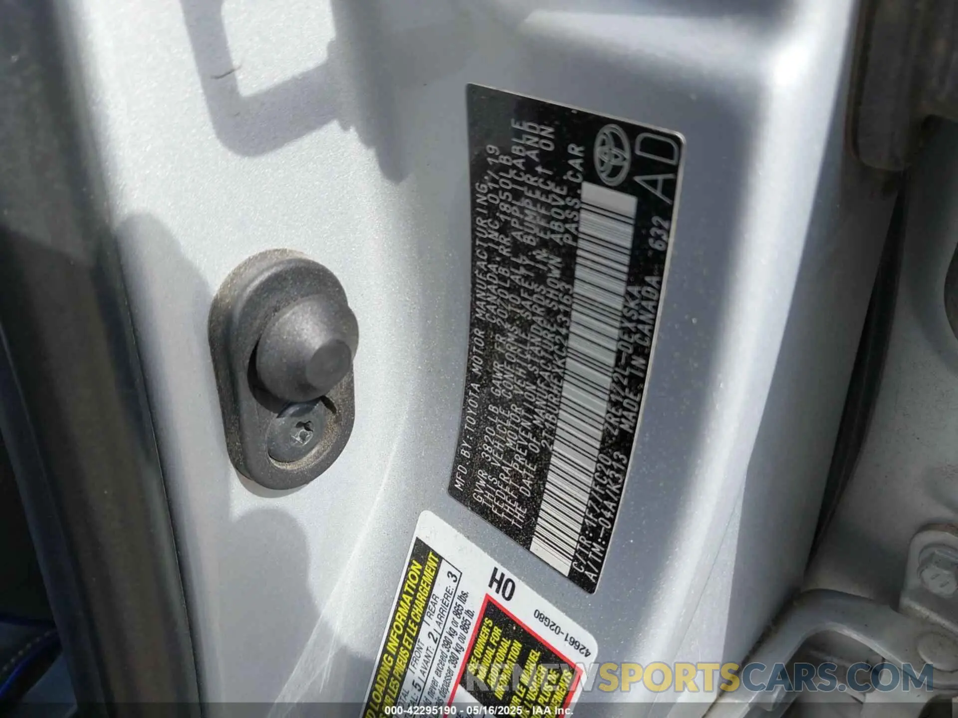 9 Photograph of a damaged car 2T1BURHEXKC243163 TOYOTA COROLLA 2019