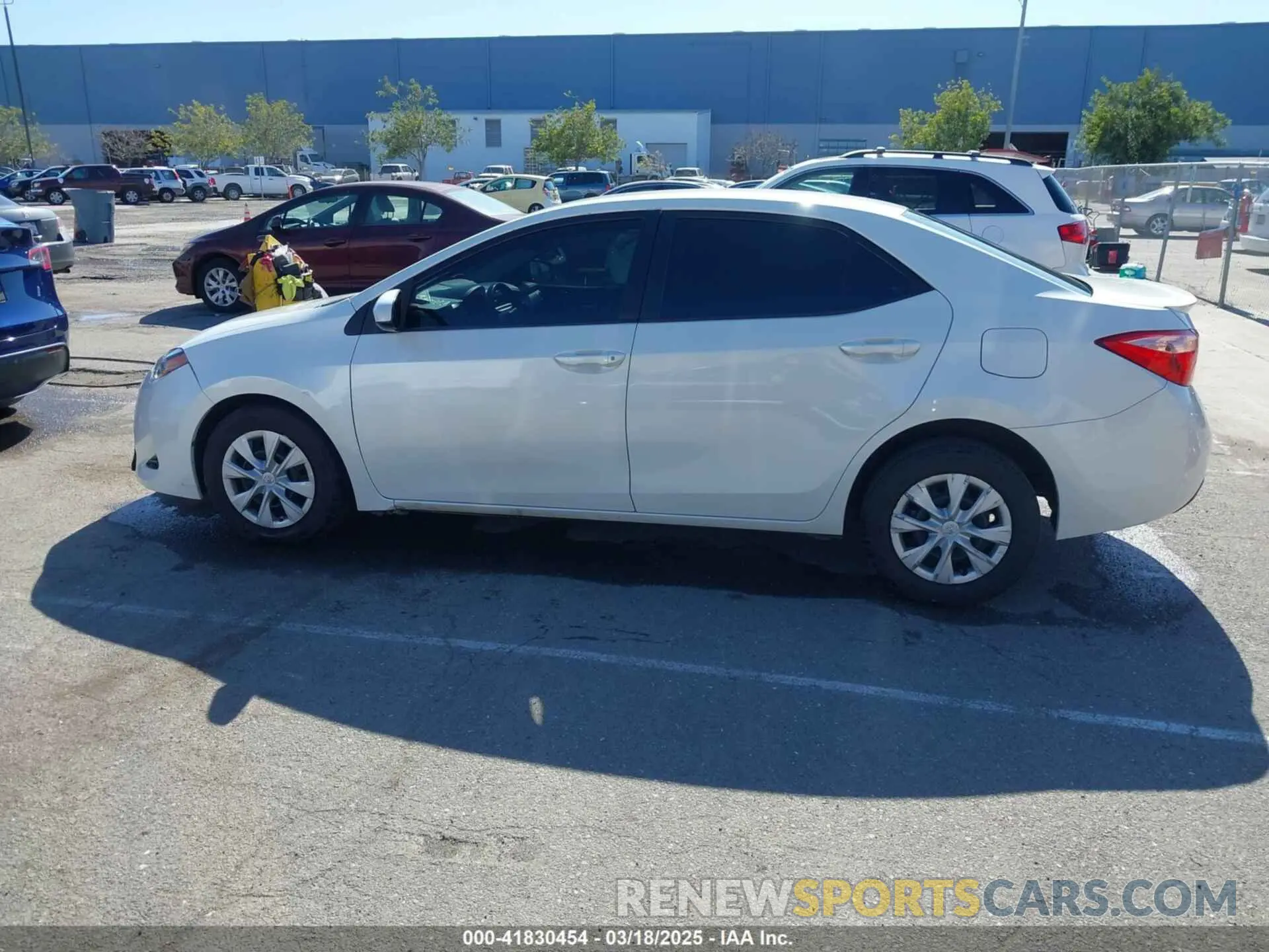 14 Photograph of a damaged car 5YFBPRHE4KP936883 TOYOTA COROLLA 2019
