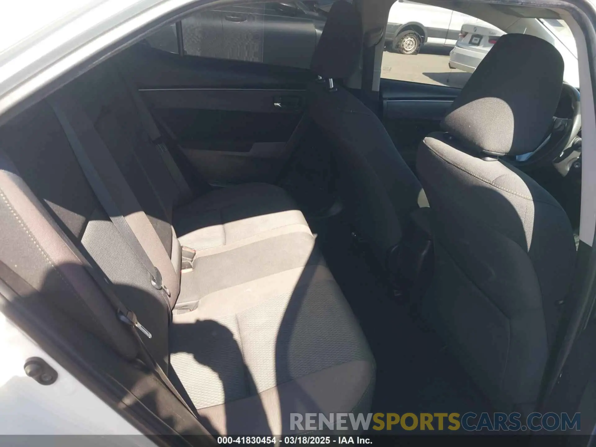 8 Photograph of a damaged car 5YFBPRHE4KP936883 TOYOTA COROLLA 2019