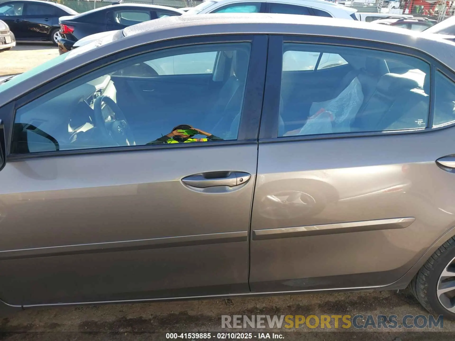 14 Photograph of a damaged car 5YFBURHE0KP862533 TOYOTA COROLLA 2019