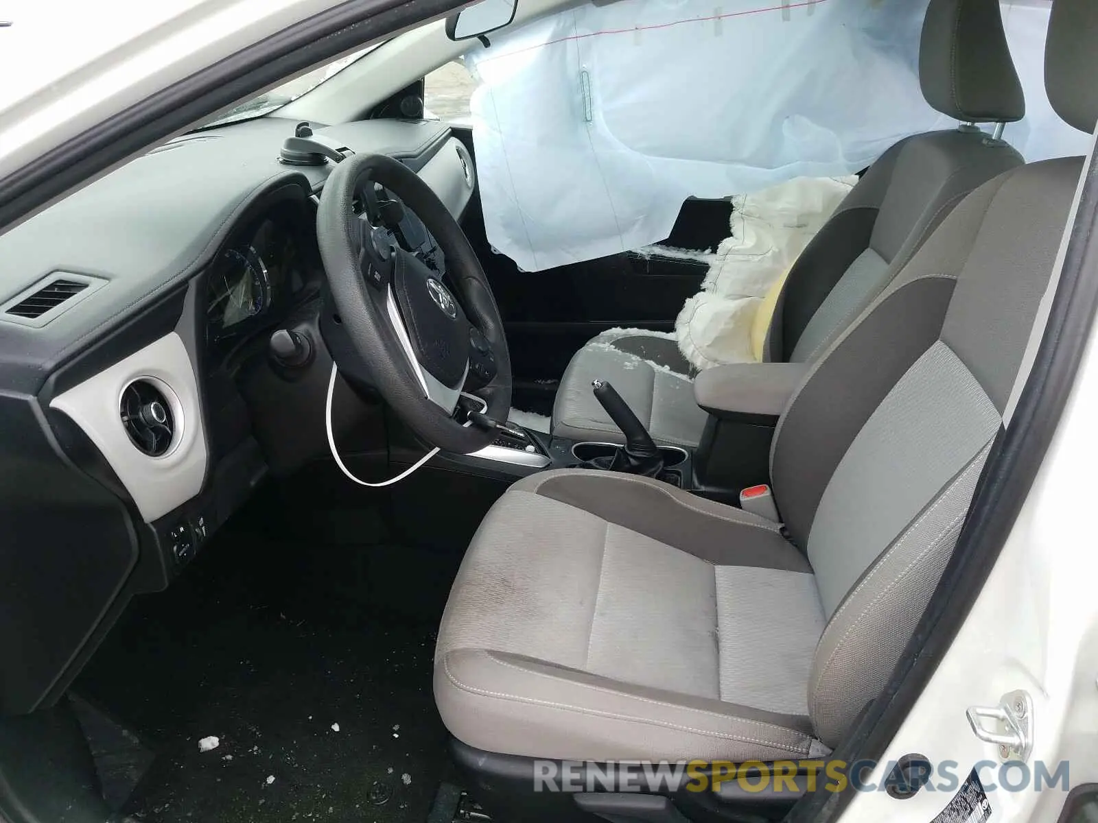 5 Photograph of a damaged car 5YFBURHE0KP864105 TOYOTA COROLLA 2019