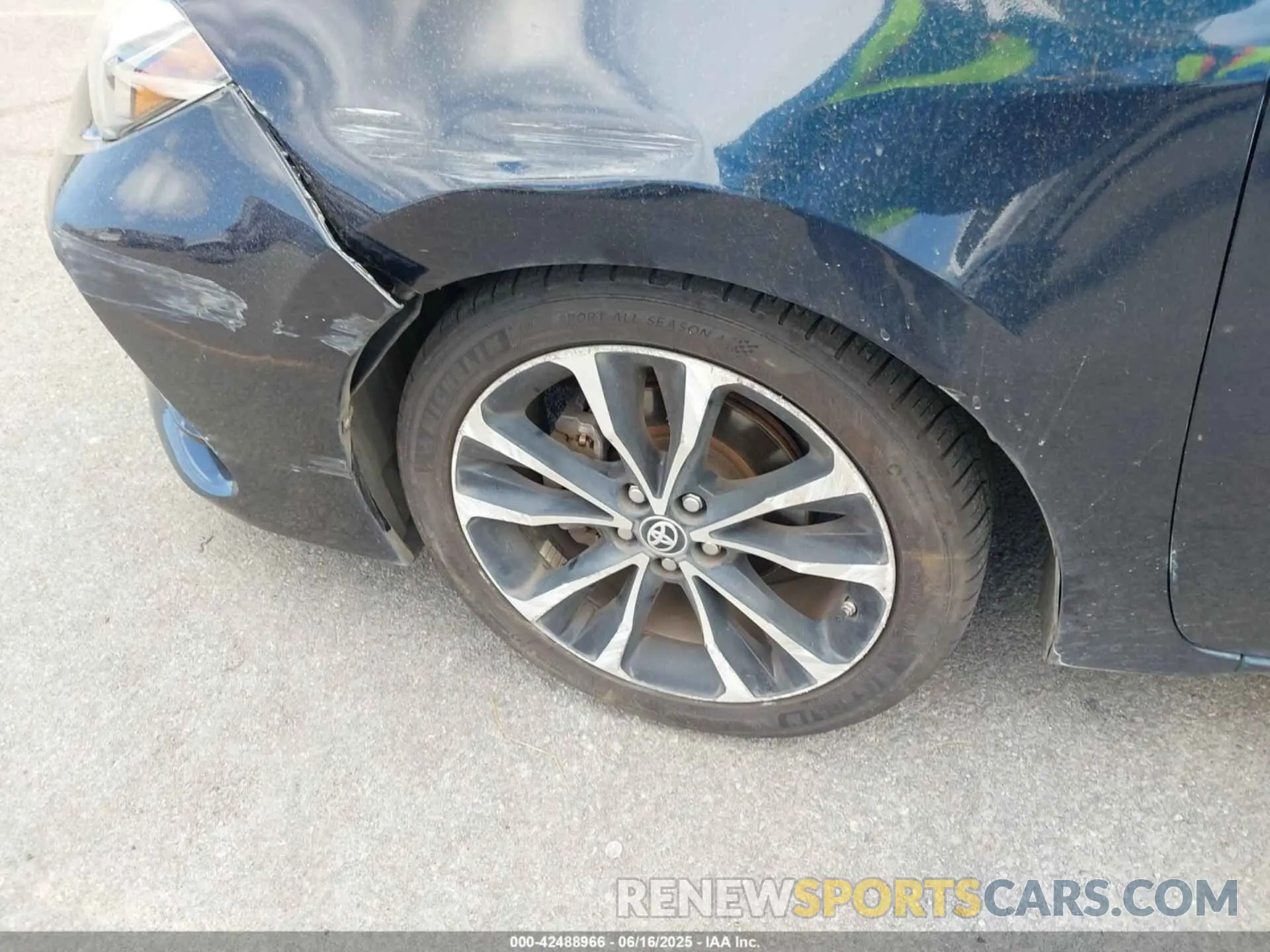 18 Photograph of a damaged car 5YFBURHE0KP869532 TOYOTA COROLLA 2019