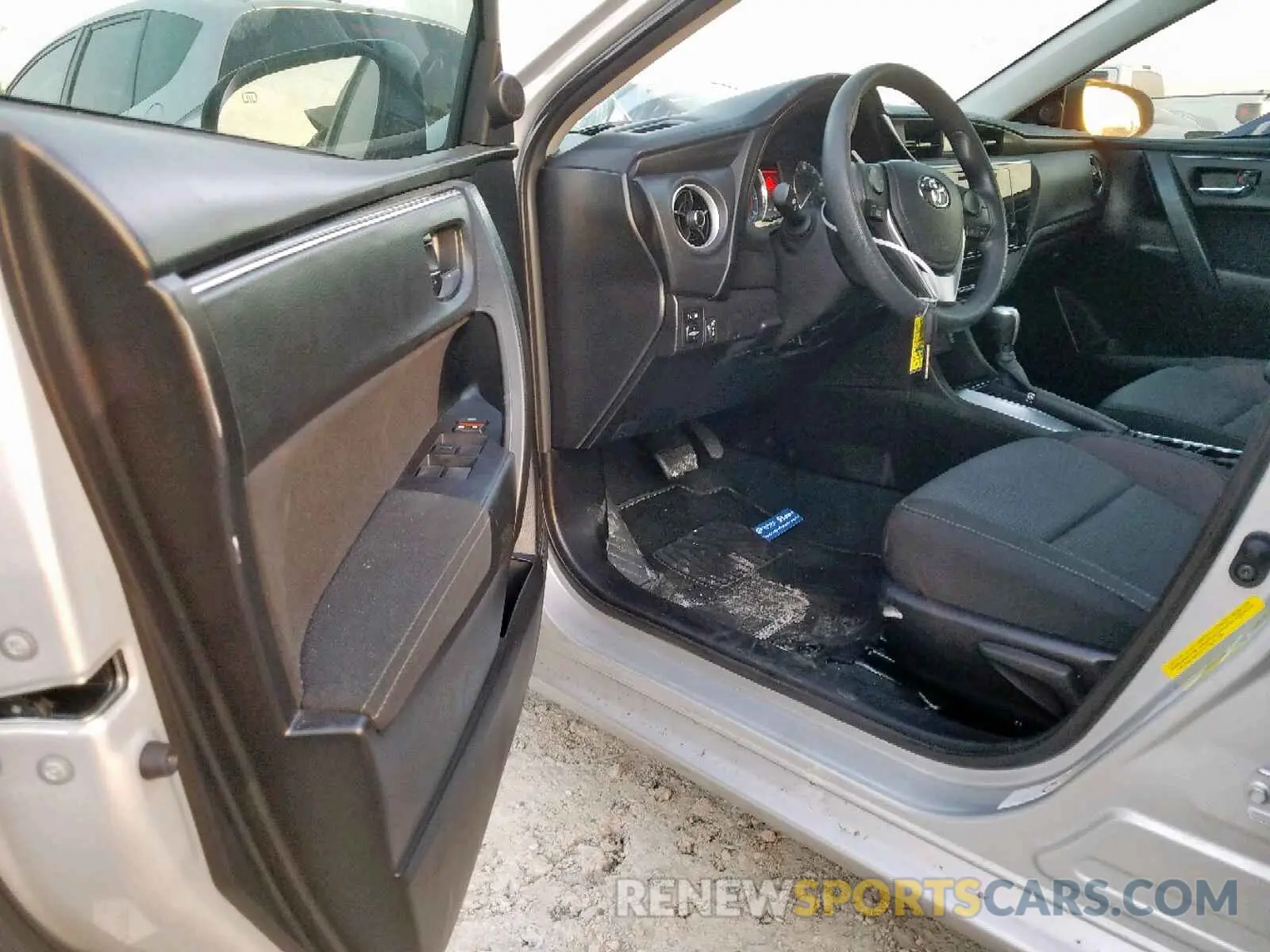 9 Photograph of a damaged car 5YFBURHE0KP872771 TOYOTA COROLLA 2019