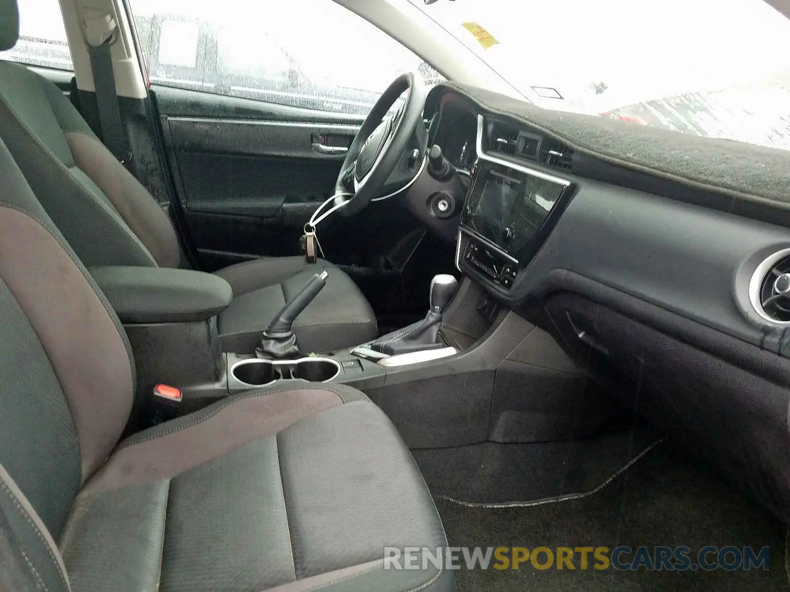5 Photograph of a damaged car 5YFBURHE0KP879459 TOYOTA COROLLA 2019