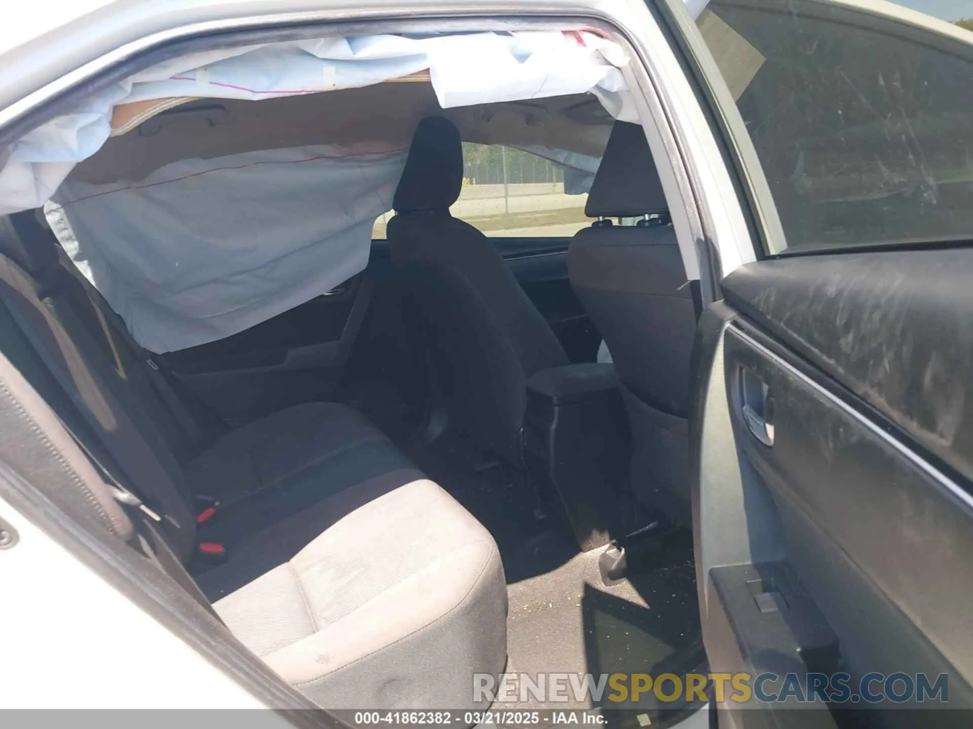 8 Photograph of a damaged car 5YFBURHE0KP882524 TOYOTA COROLLA 2019