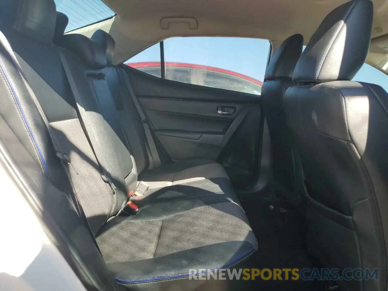 10 Photograph of a damaged car 5YFBURHE0KP885407 TOYOTA COROLLA 2019