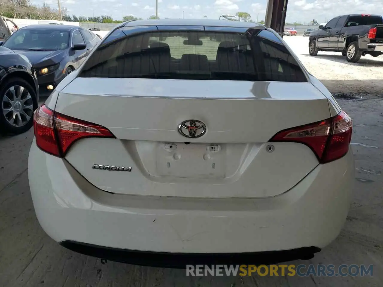 6 Photograph of a damaged car 5YFBURHE0KP886878 TOYOTA COROLLA 2019