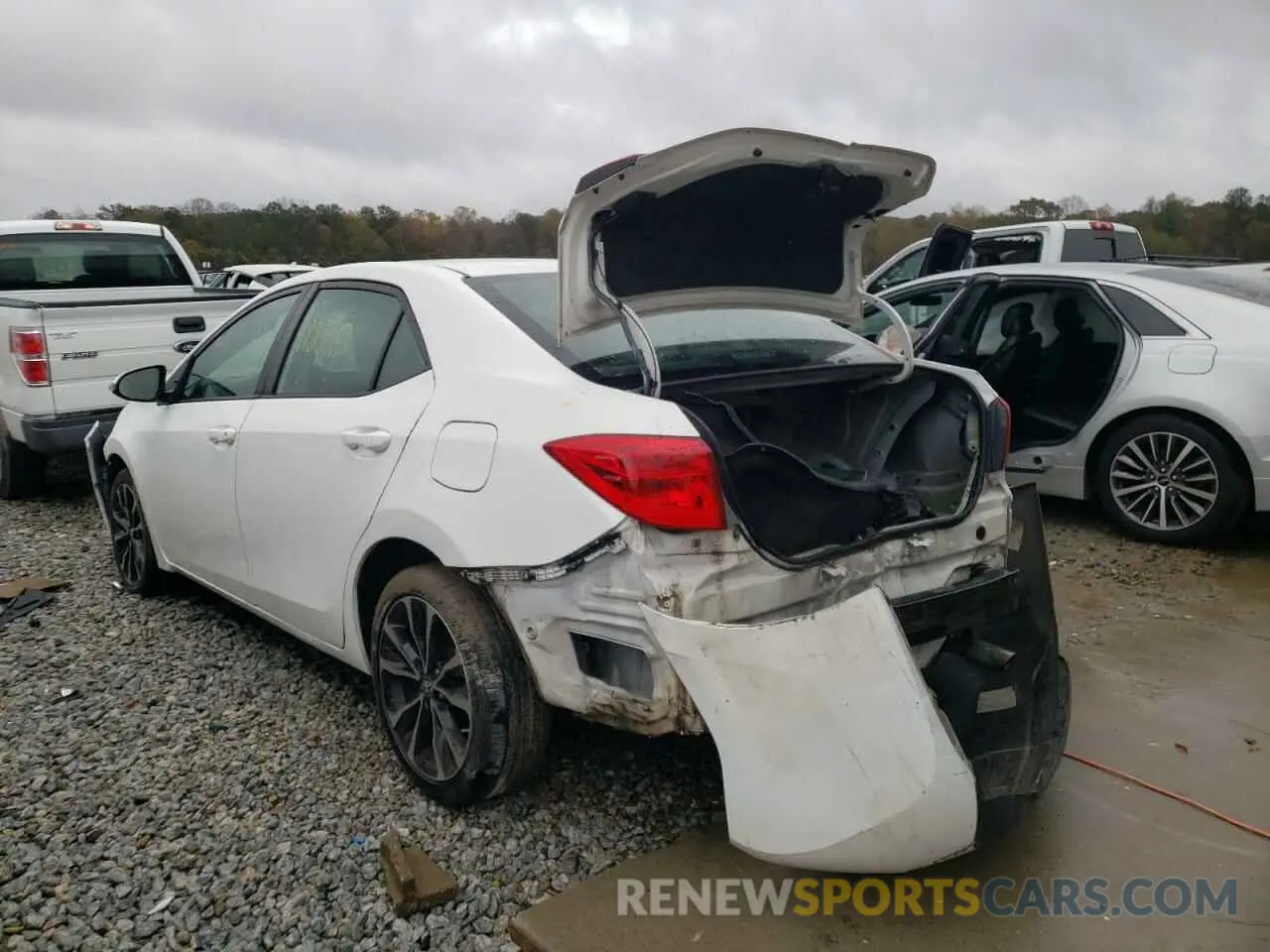 3 Photograph of a damaged car 5YFBURHE0KP888047 TOYOTA COROLLA 2019