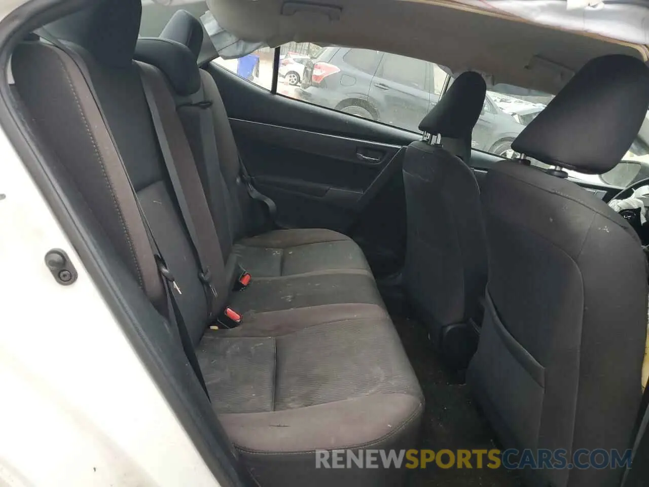 10 Photograph of a damaged car 5YFBURHE0KP892289 TOYOTA COROLLA 2019