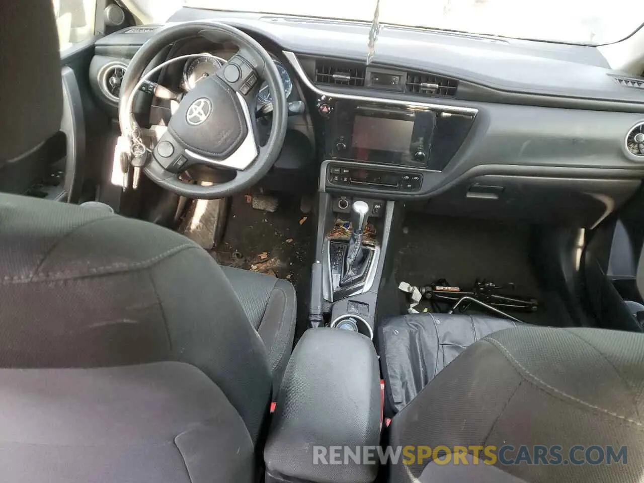 8 Photograph of a damaged car 5YFBURHE0KP898240 TOYOTA COROLLA 2019