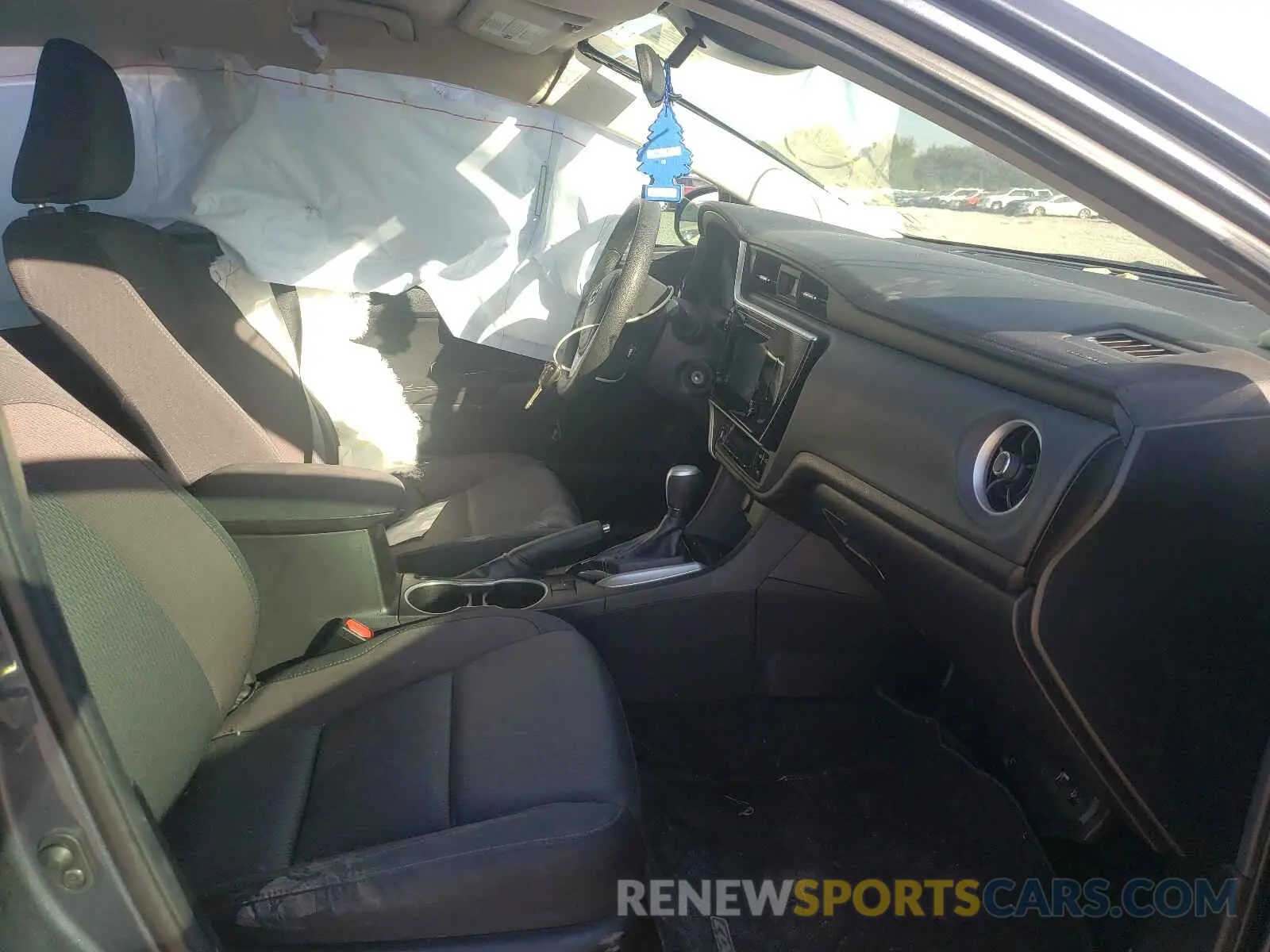5 Photograph of a damaged car 5YFBURHE0KP899467 TOYOTA COROLLA 2019