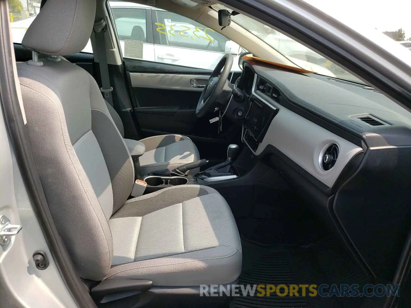 5 Photograph of a damaged car 5YFBURHE0KP911892 TOYOTA COROLLA 2019