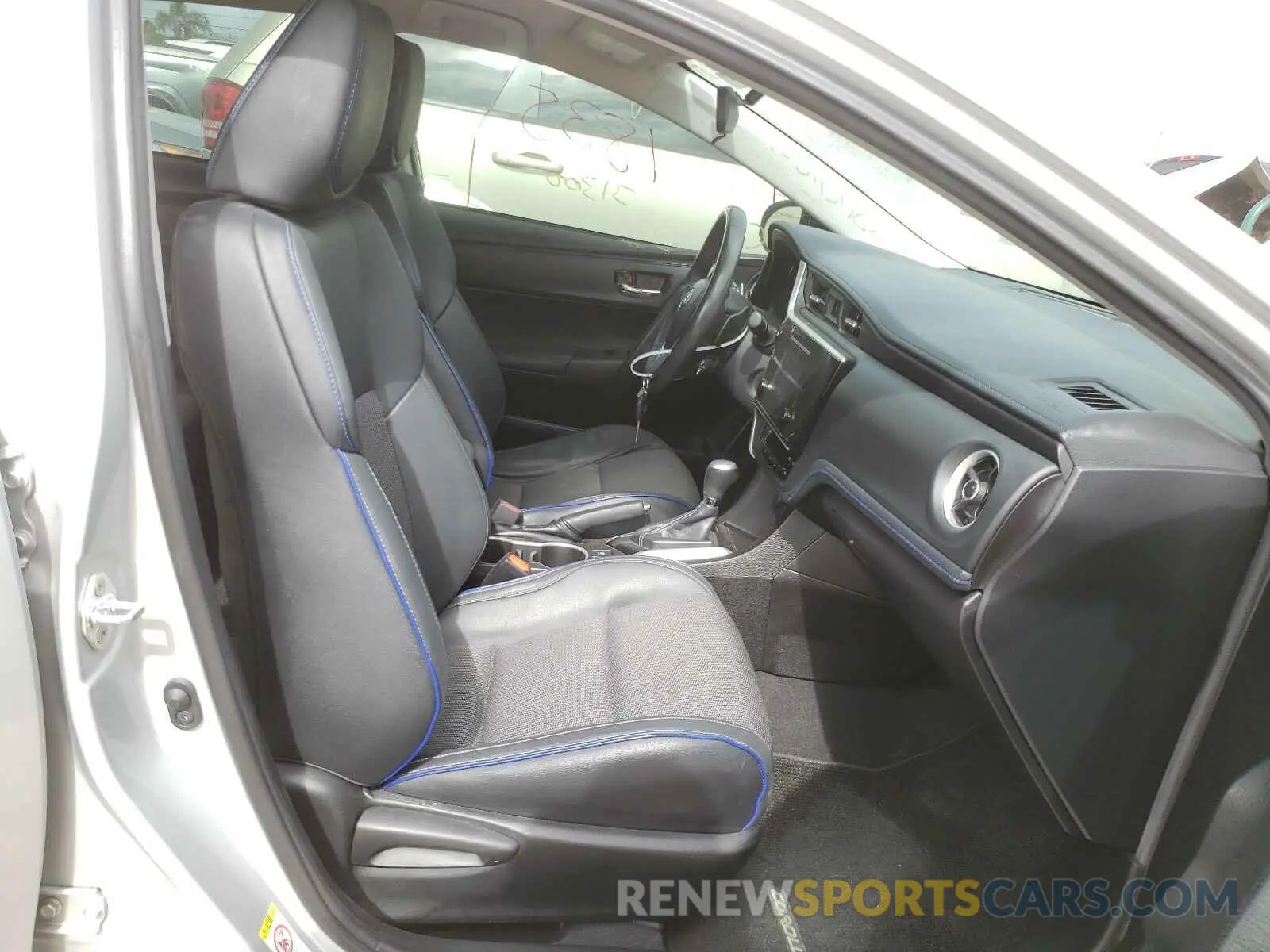 5 Photograph of a damaged car 5YFBURHE0KP922505 TOYOTA COROLLA 2019
