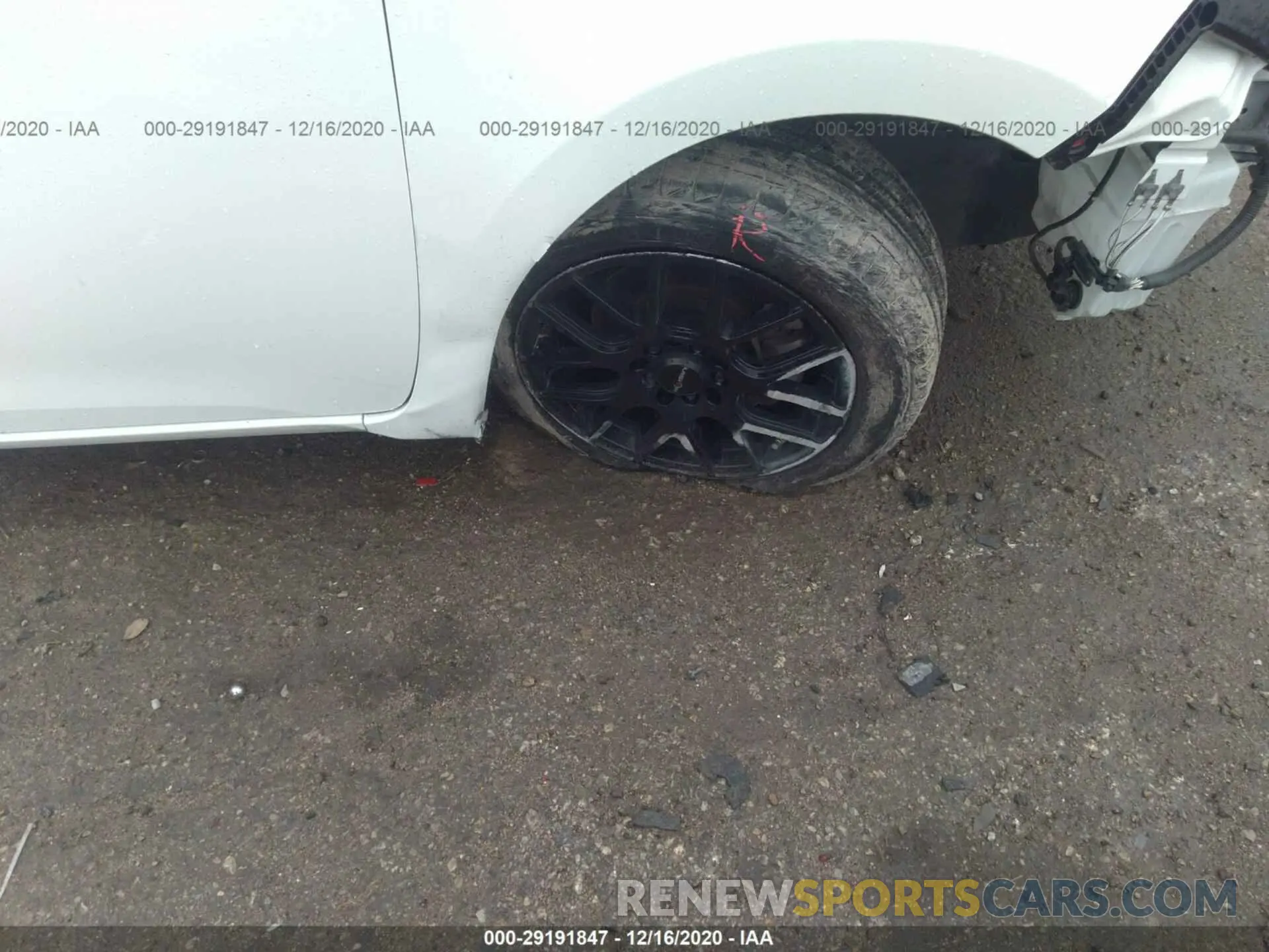 13 Photograph of a damaged car 5YFBURHE0KP925386 TOYOTA COROLLA 2019