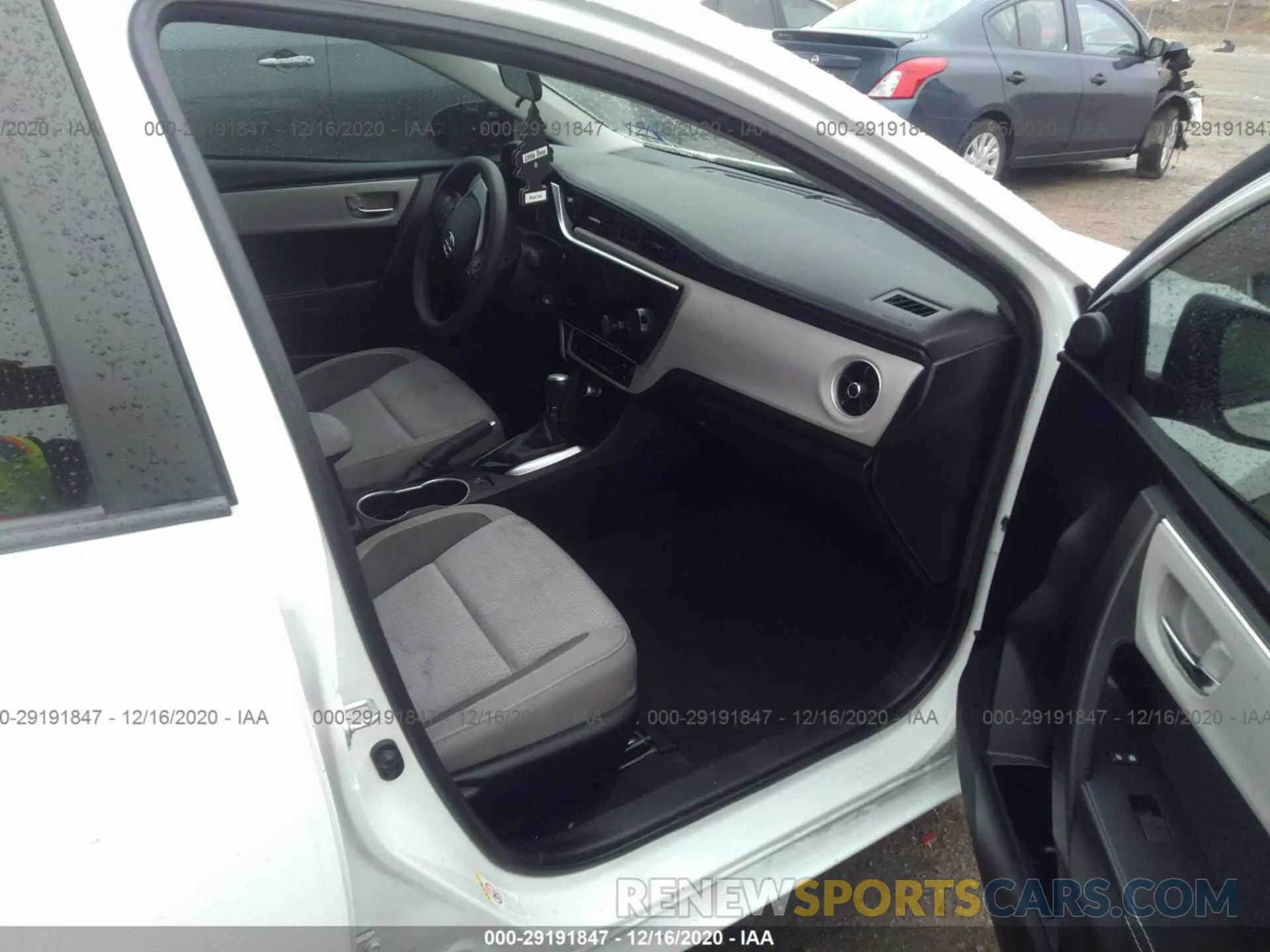 5 Photograph of a damaged car 5YFBURHE0KP925386 TOYOTA COROLLA 2019