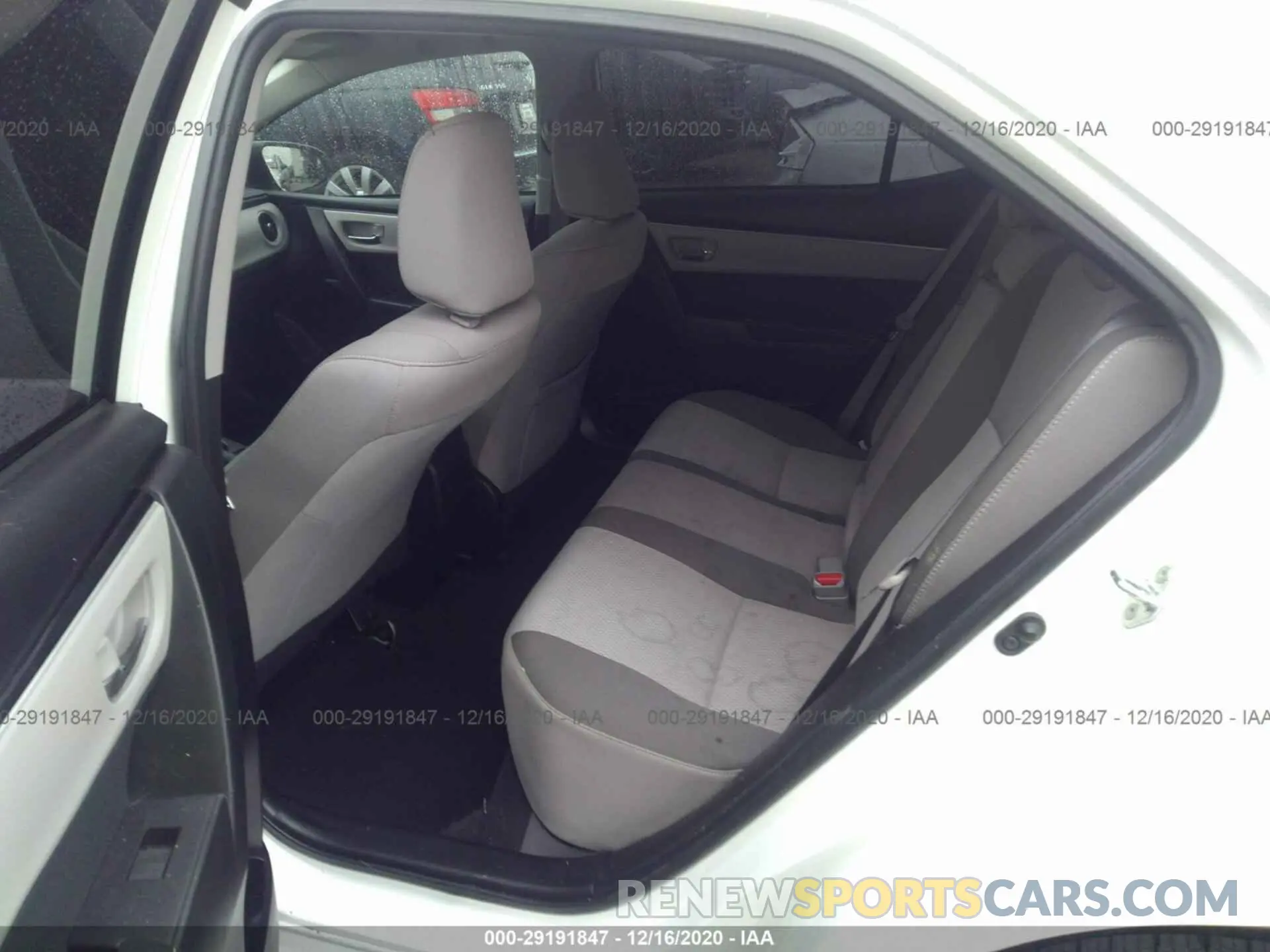 8 Photograph of a damaged car 5YFBURHE0KP925386 TOYOTA COROLLA 2019