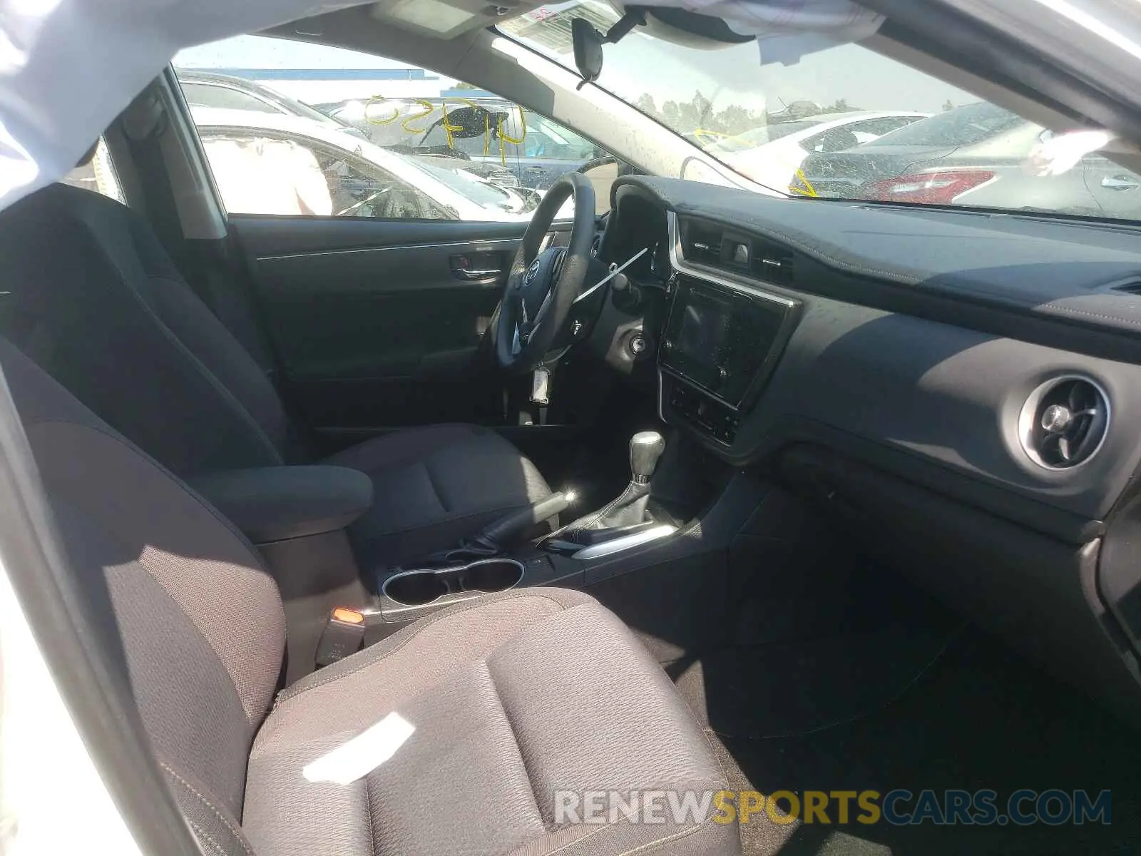 5 Photograph of a damaged car 5YFBURHE0KP928966 TOYOTA COROLLA 2019
