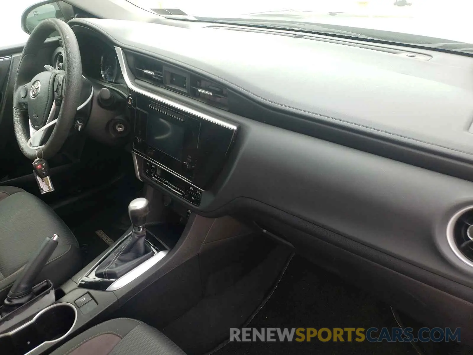 9 Photograph of a damaged car 5YFBURHE0KP931415 TOYOTA COROLLA 2019