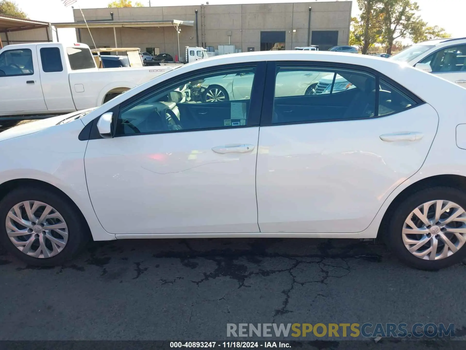 14 Photograph of a damaged car 5YFBURHE0KP935772 TOYOTA COROLLA 2019