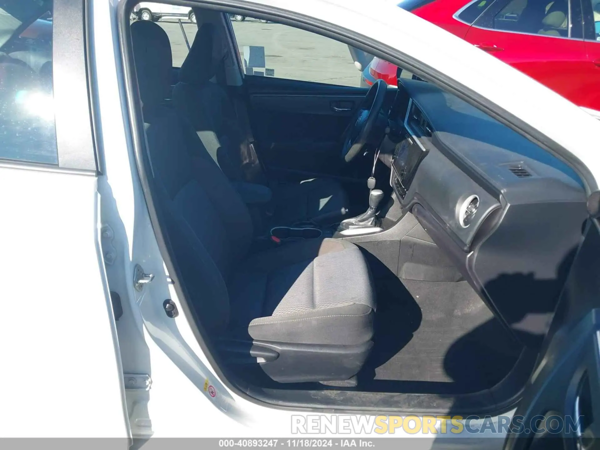 5 Photograph of a damaged car 5YFBURHE0KP935772 TOYOTA COROLLA 2019