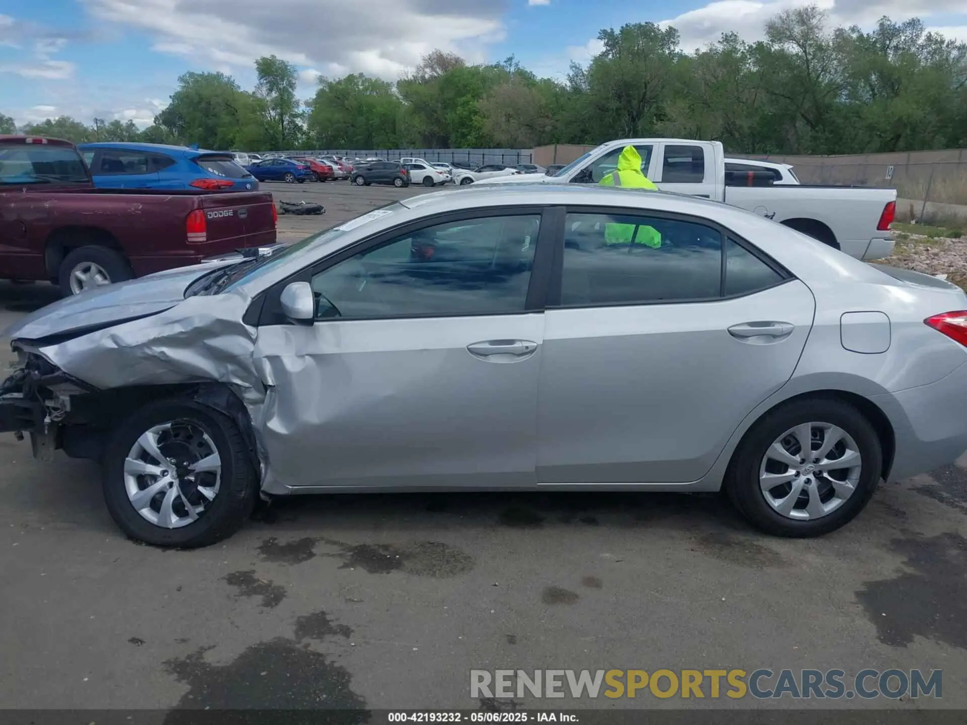 15 Photograph of a damaged car 5YFBURHE0KP938364 TOYOTA COROLLA 2019