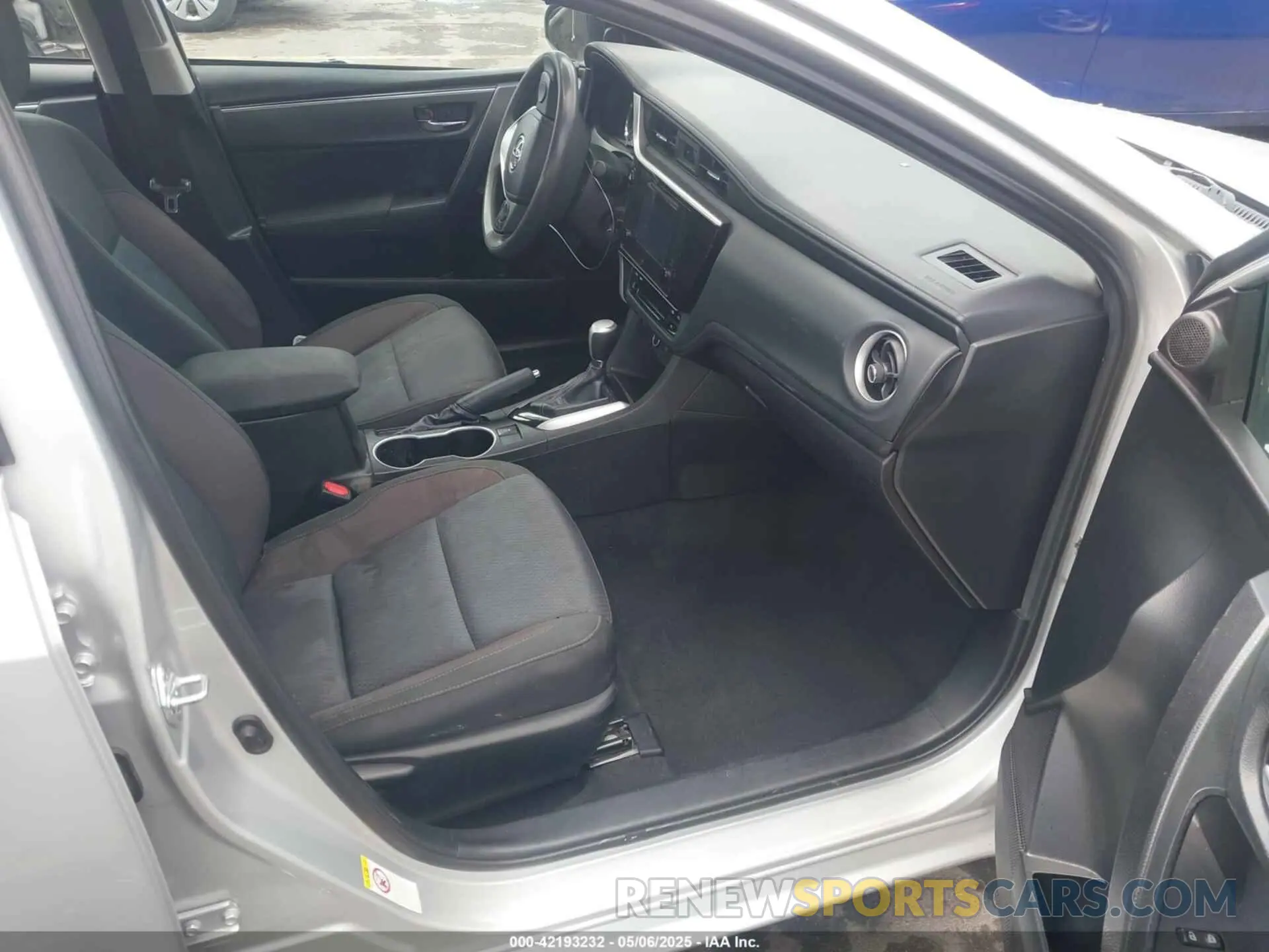 5 Photograph of a damaged car 5YFBURHE0KP938364 TOYOTA COROLLA 2019