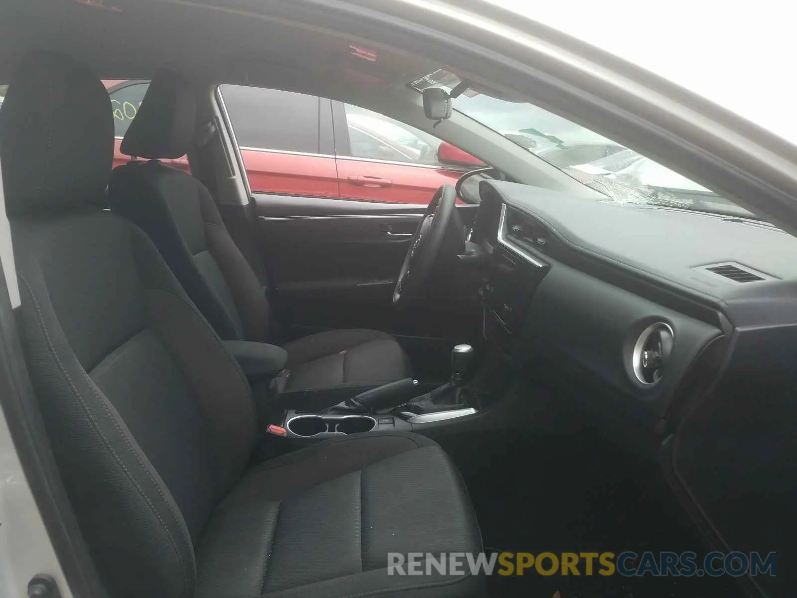 5 Photograph of a damaged car 5YFBURHE0KP938929 TOYOTA COROLLA 2019