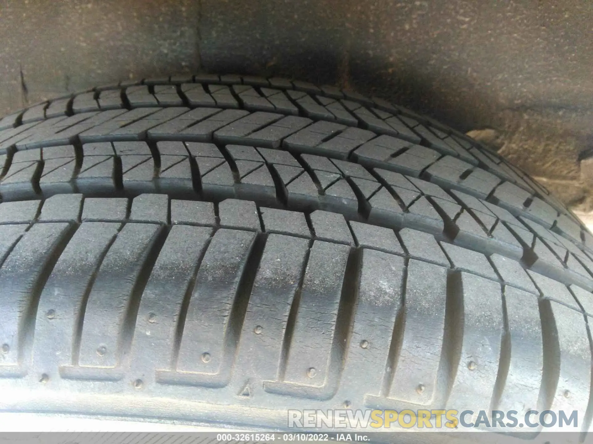 14 Photograph of a damaged car 5YFBURHE0KP942494 TOYOTA COROLLA 2019