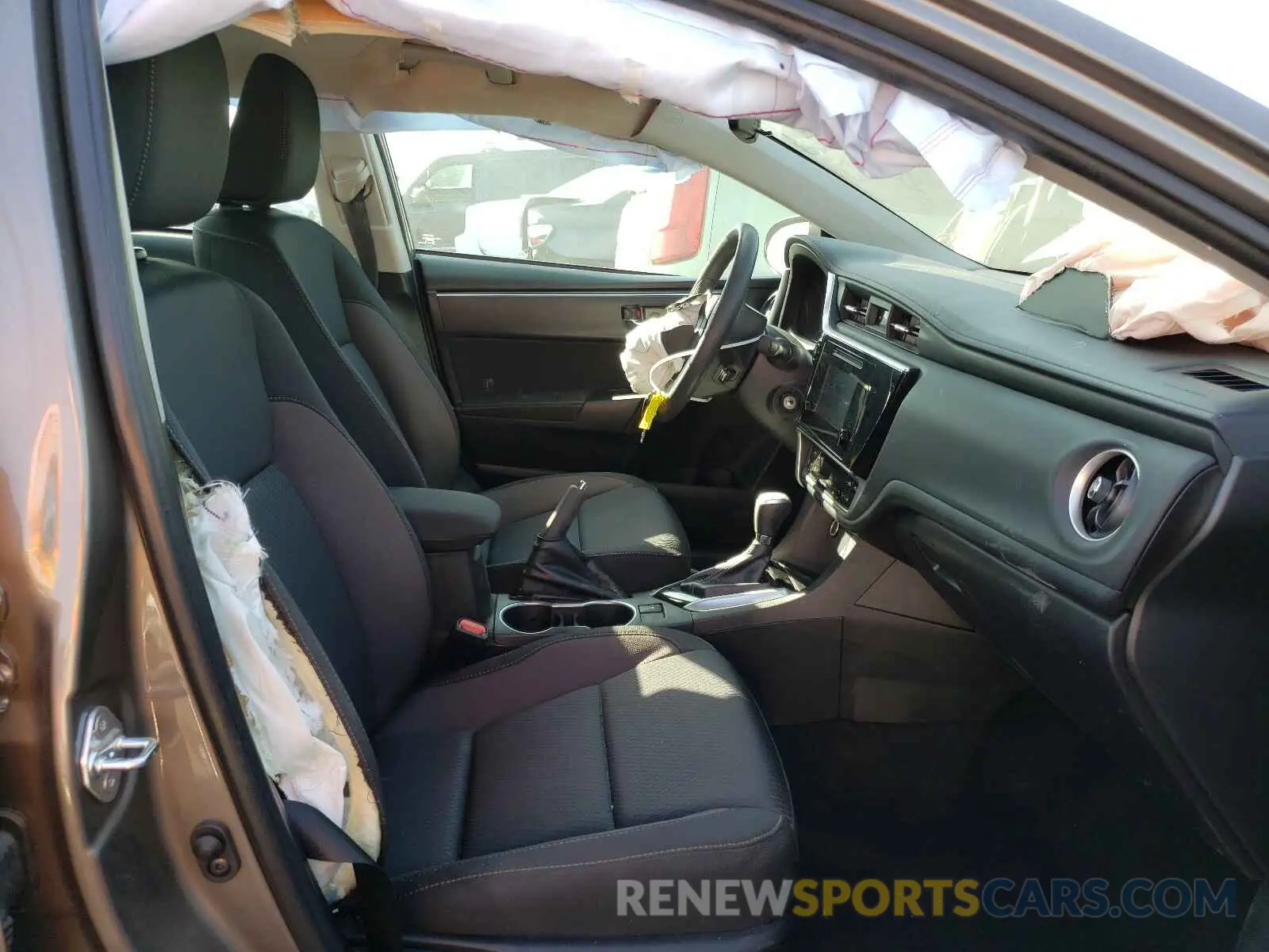 5 Photograph of a damaged car 5YFBURHE0KP942737 TOYOTA COROLLA 2019