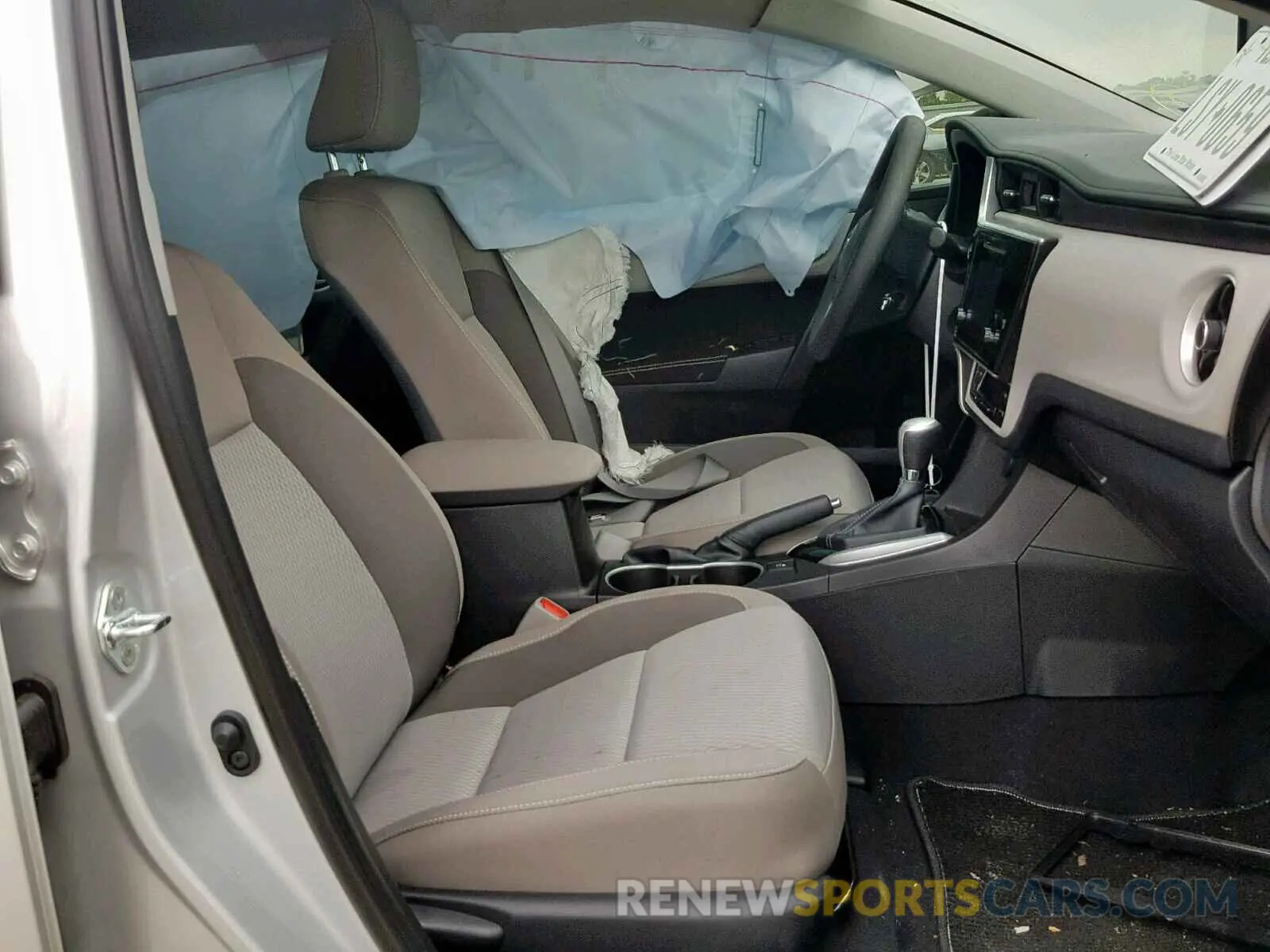 5 Photograph of a damaged car 5YFBURHE0KP943791 TOYOTA COROLLA 2019