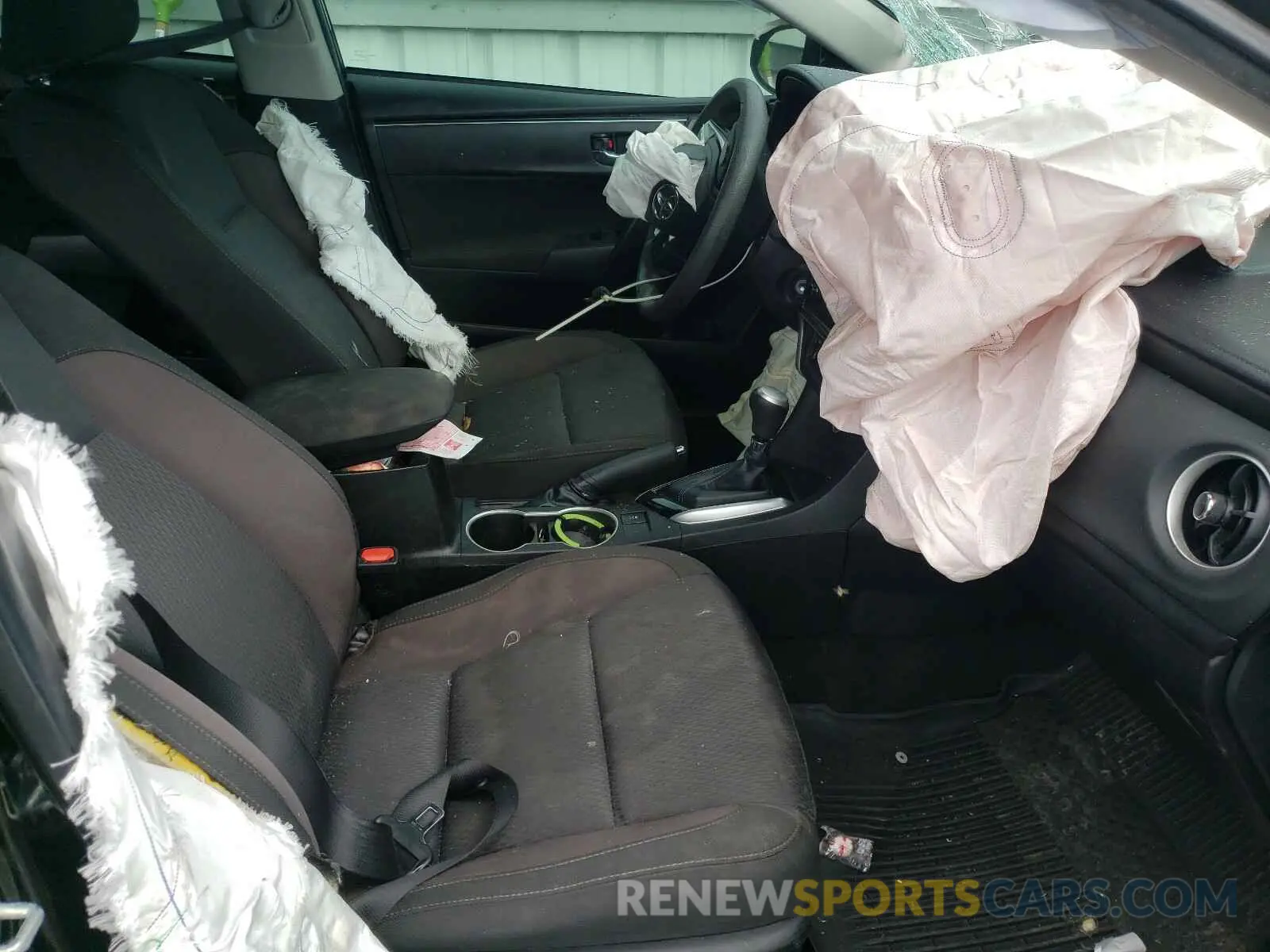 5 Photograph of a damaged car 5YFBURHE0KP945735 TOYOTA COROLLA 2019