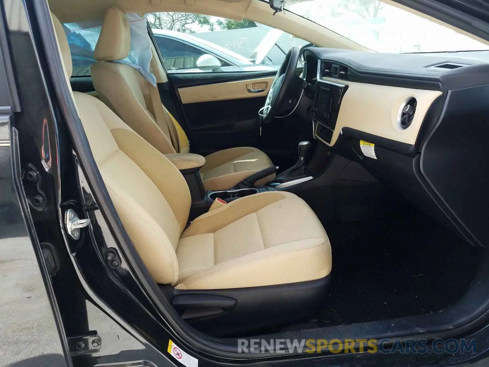 5 Photograph of a damaged car 5YFBURHE0KP945752 TOYOTA COROLLA 2019