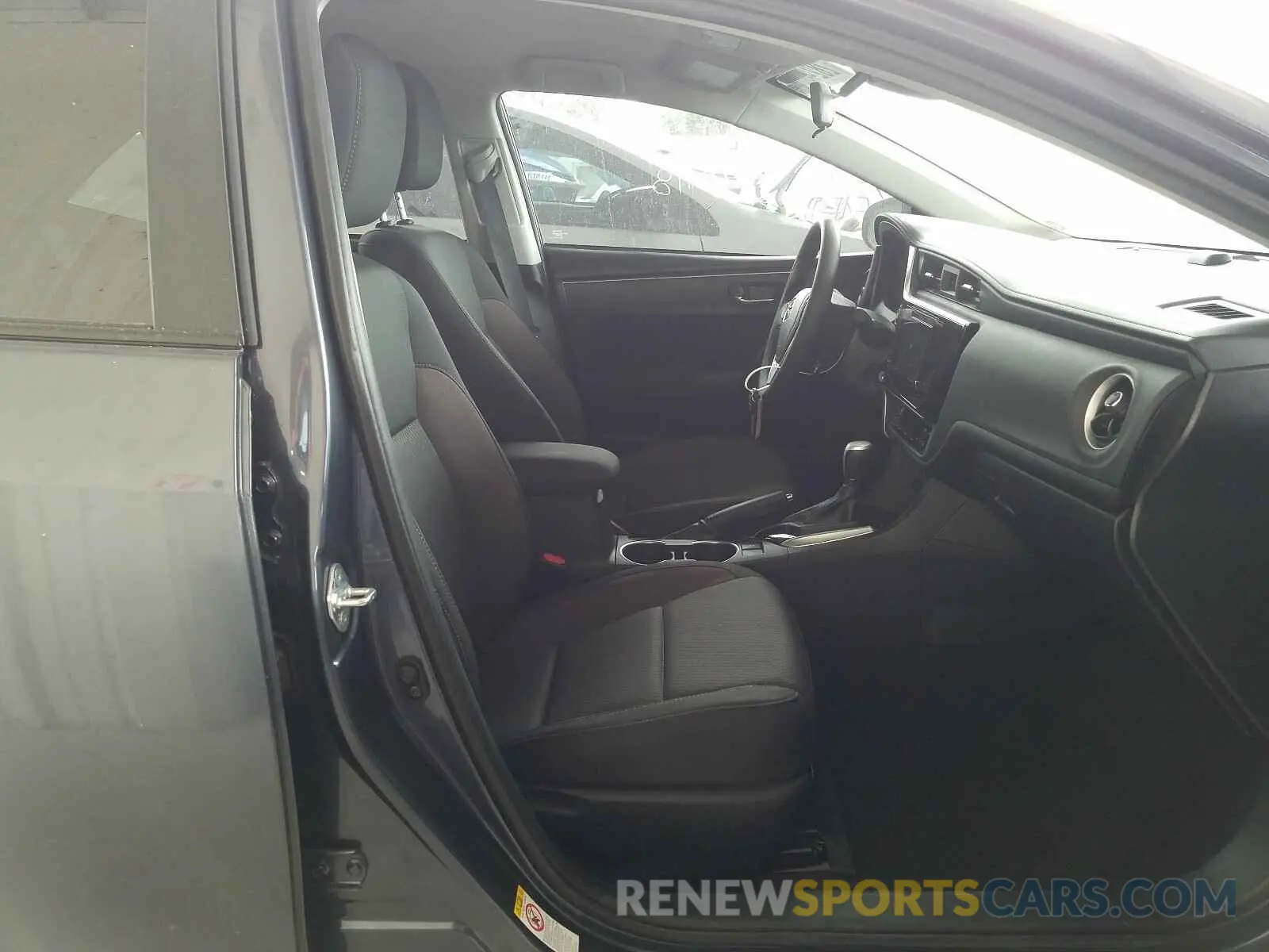 5 Photograph of a damaged car 5YFBURHE0KP946836 TOYOTA COROLLA 2019