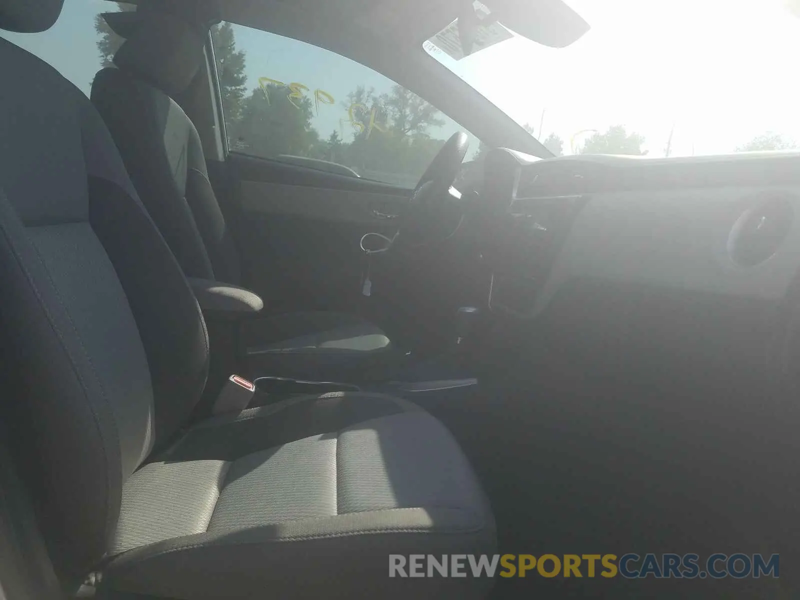 5 Photograph of a damaged car 5YFBURHE1KP861147 TOYOTA COROLLA 2019